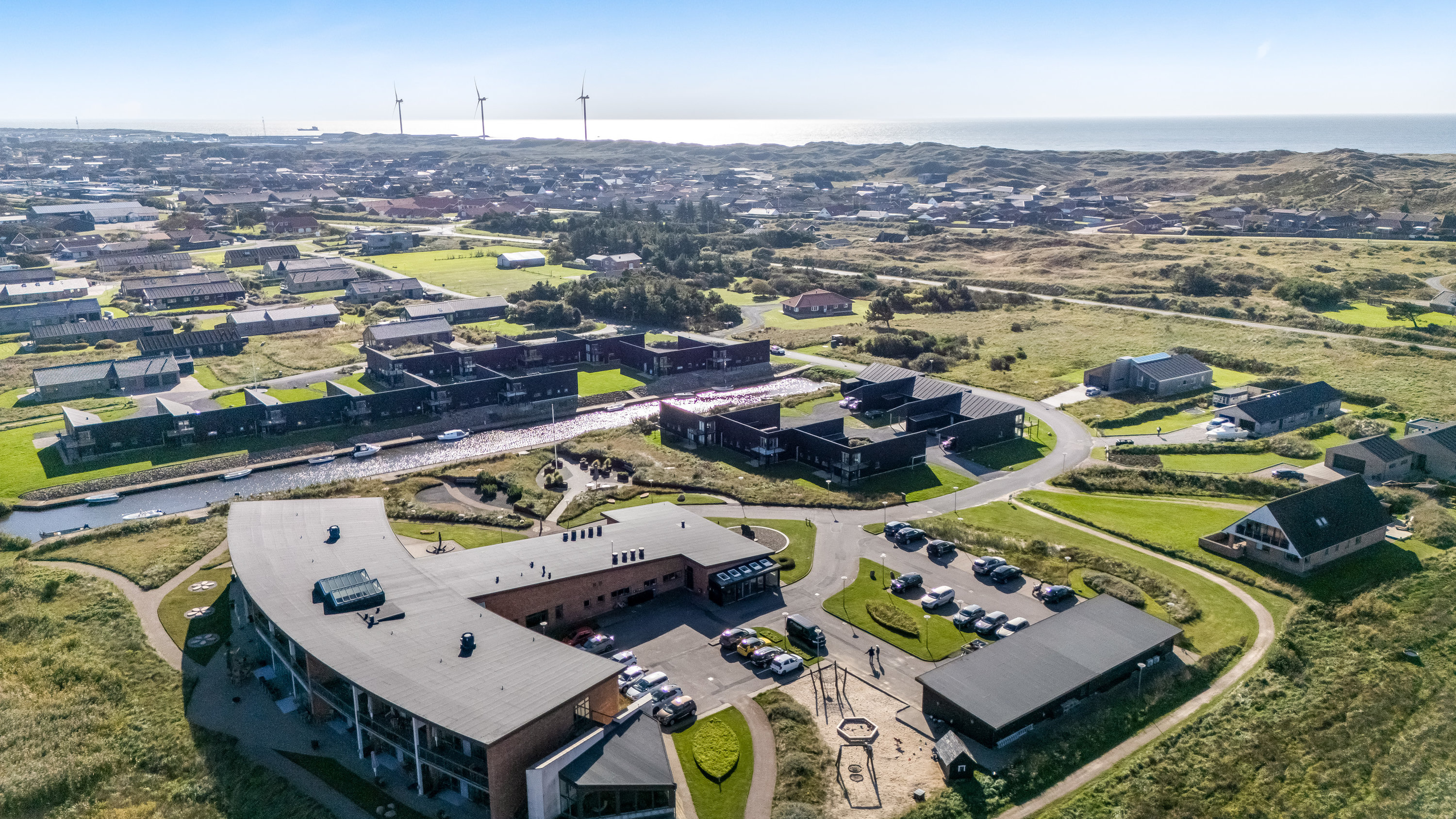 Fremhævet luftfoto billede i fuldskærmstilstand. Billede af Fjordengen 27, Hvide Sande, 6960 Hvide Sande