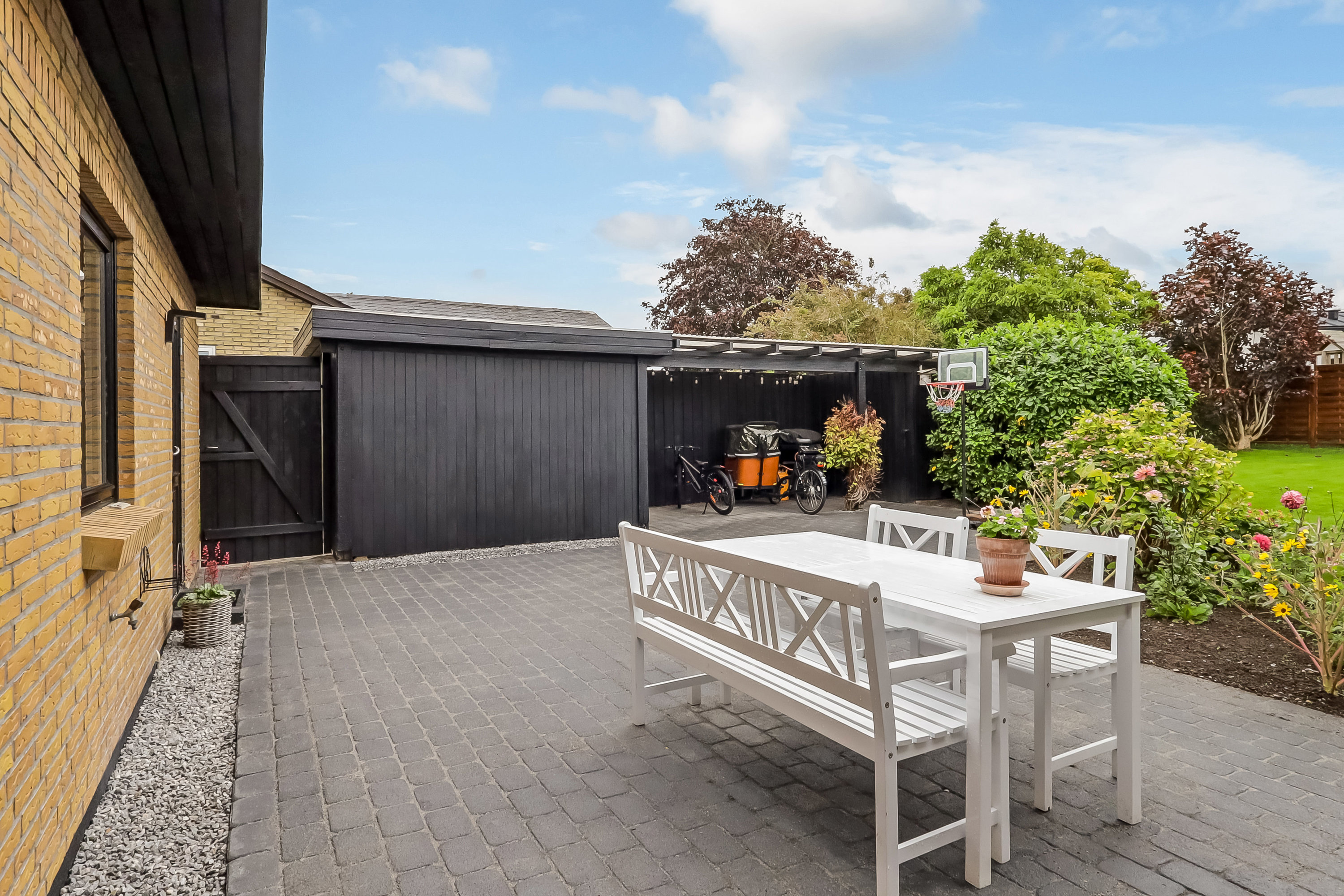 Fremhævet terrasse billede i fuldskærmstilstand. Billede af Syrenvænget 3, Nørre Lyndelse, 5792 Årslev