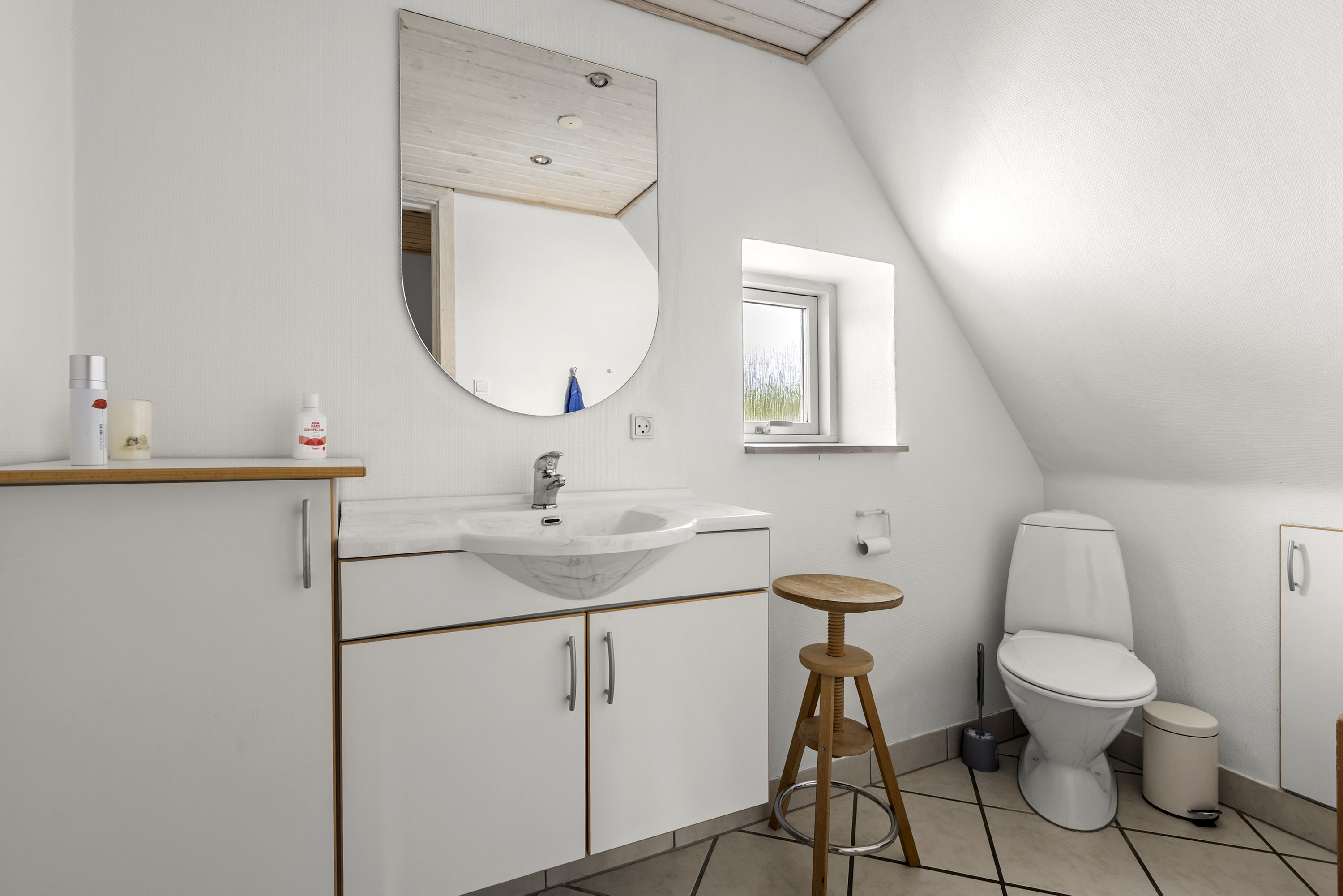 Fremhævet toilet billede i fuldskærmstilstand. Billede af Englerupvej 136, Sigersted, 4100 Ringsted