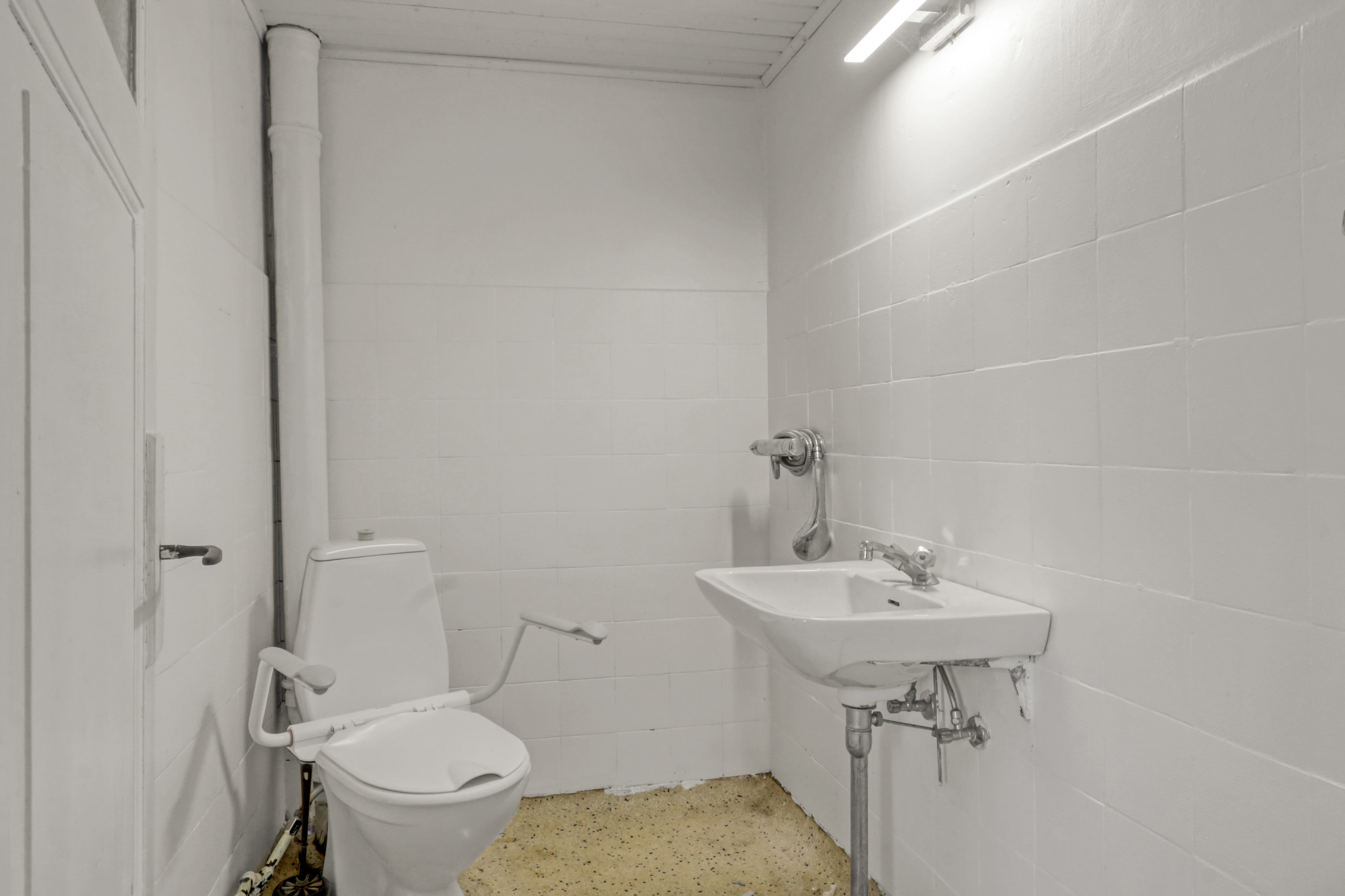 Fremhævet toilet billede i fuldskærmstilstand. Billede af Lille Risevej 23, 5970 Ærøskøbing