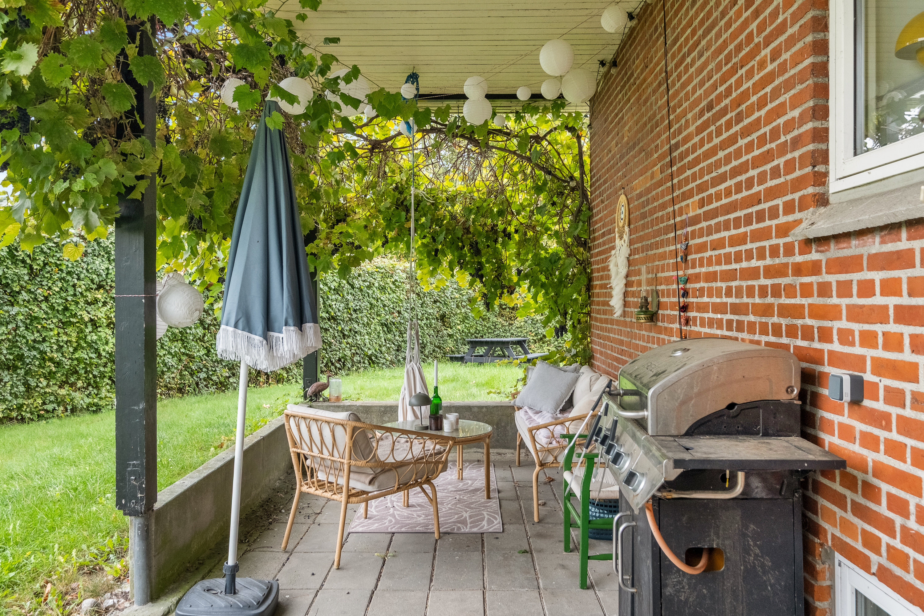 Fremhævet overdækket terrasse billede i fuldskærmstilstand. Billede af Engvangen 25, 8520 Lystrup