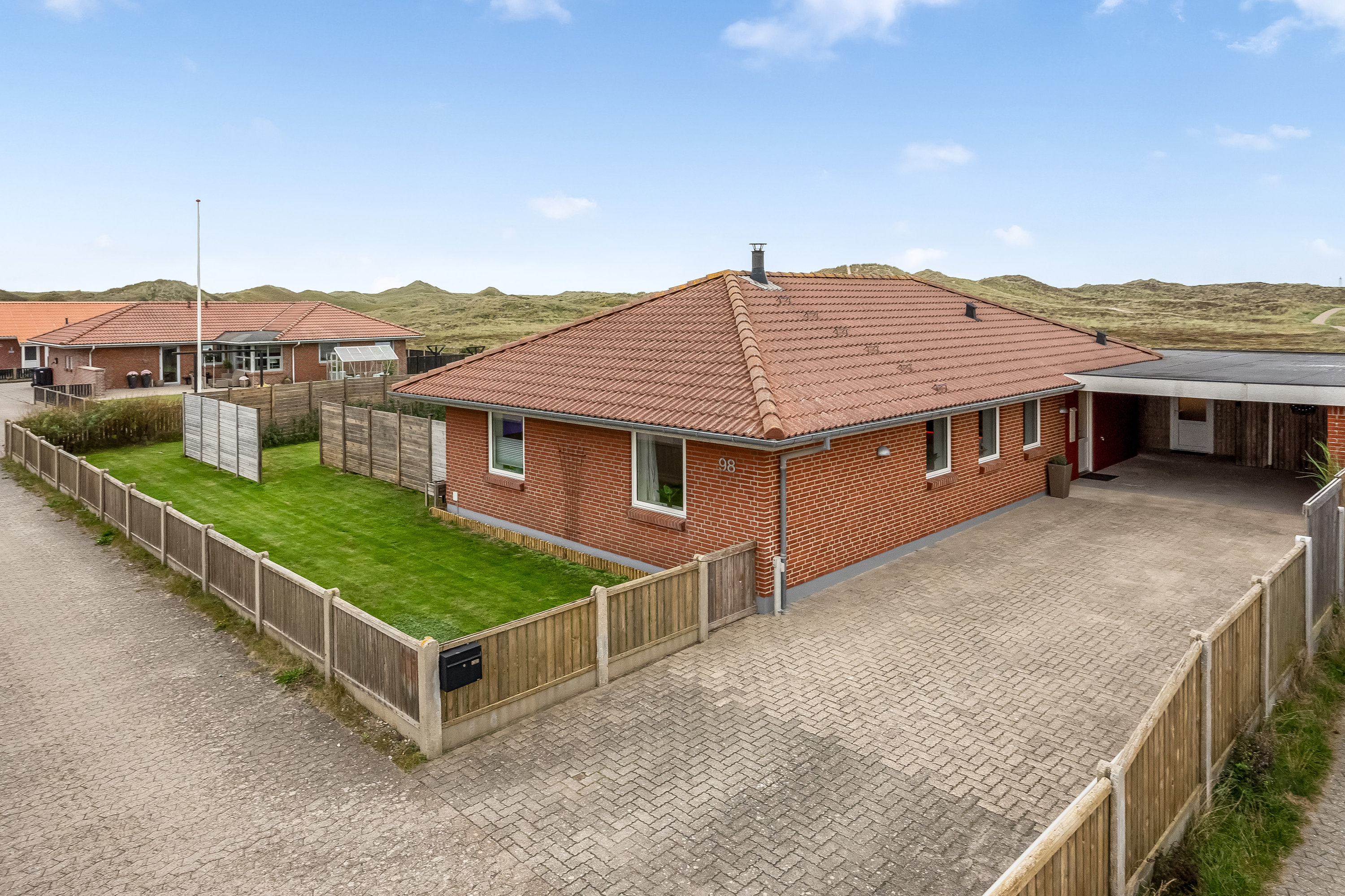 Villa: Ejendommen på Geflevej 98, 6960 Hvide Sande