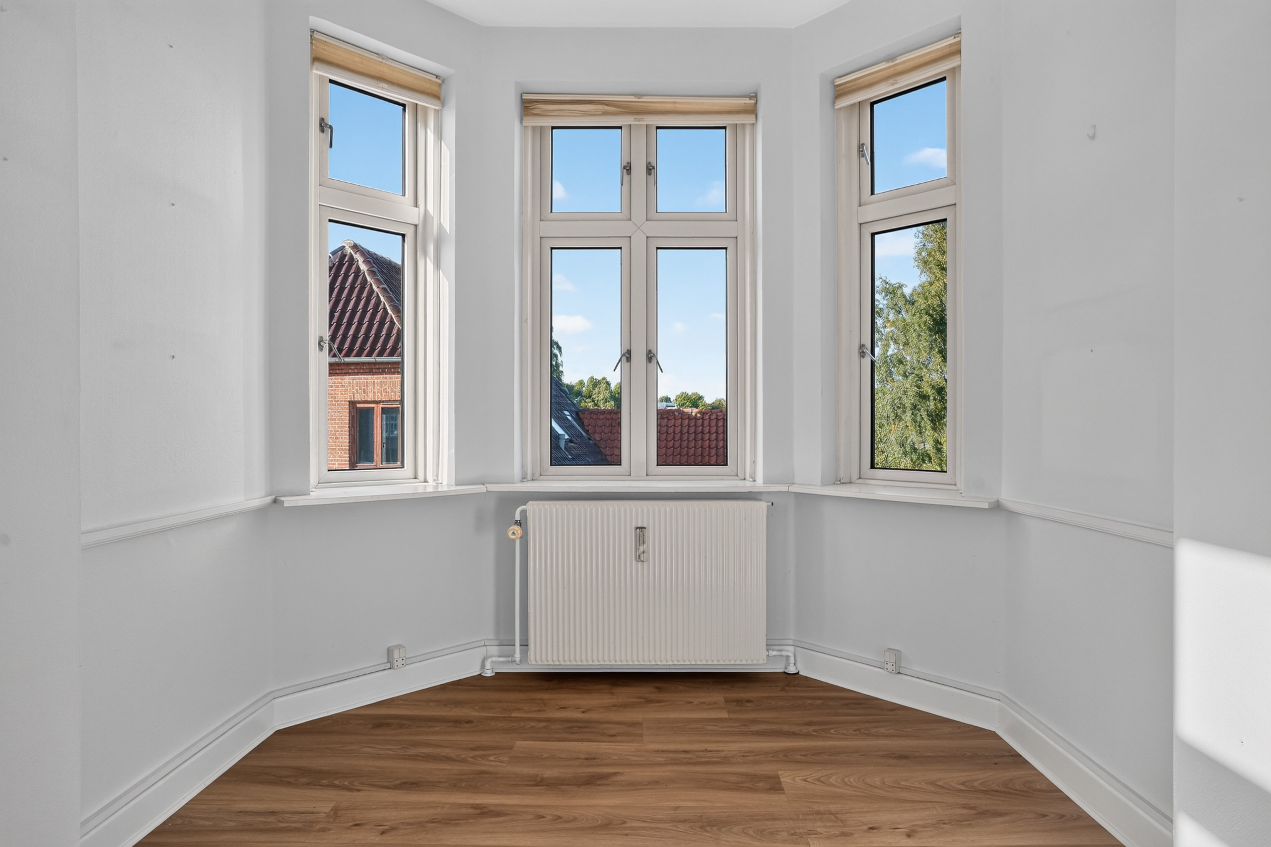 Fremhævet stue billede i fuldskærmstilstand. Billede af Københavnsvej 37, 3400 Hillerød