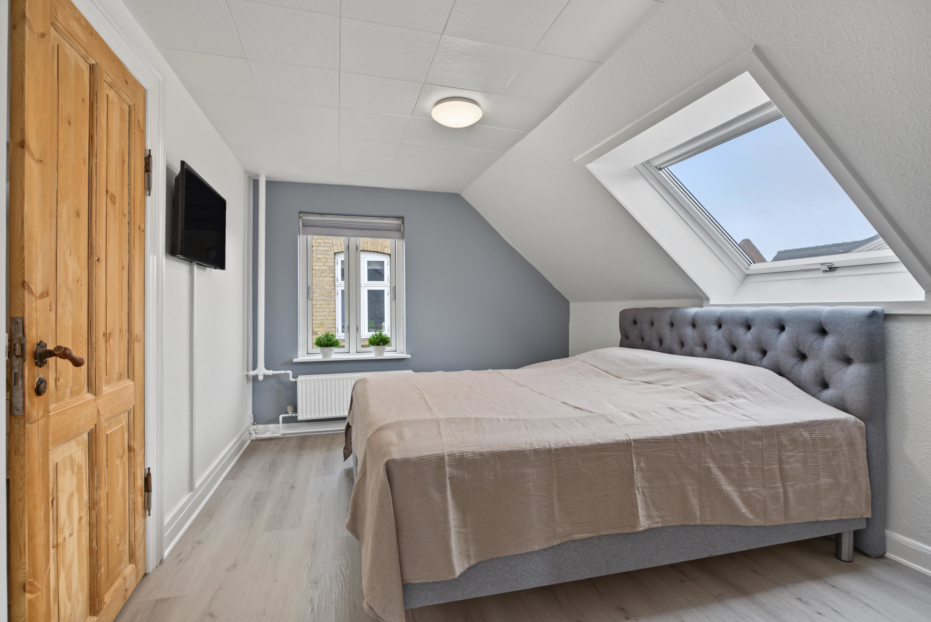 Fremhævet soveværelse billede i fuldskærmstilstand. Billede af Thorsensvej 3, 4800 Nykøbing F