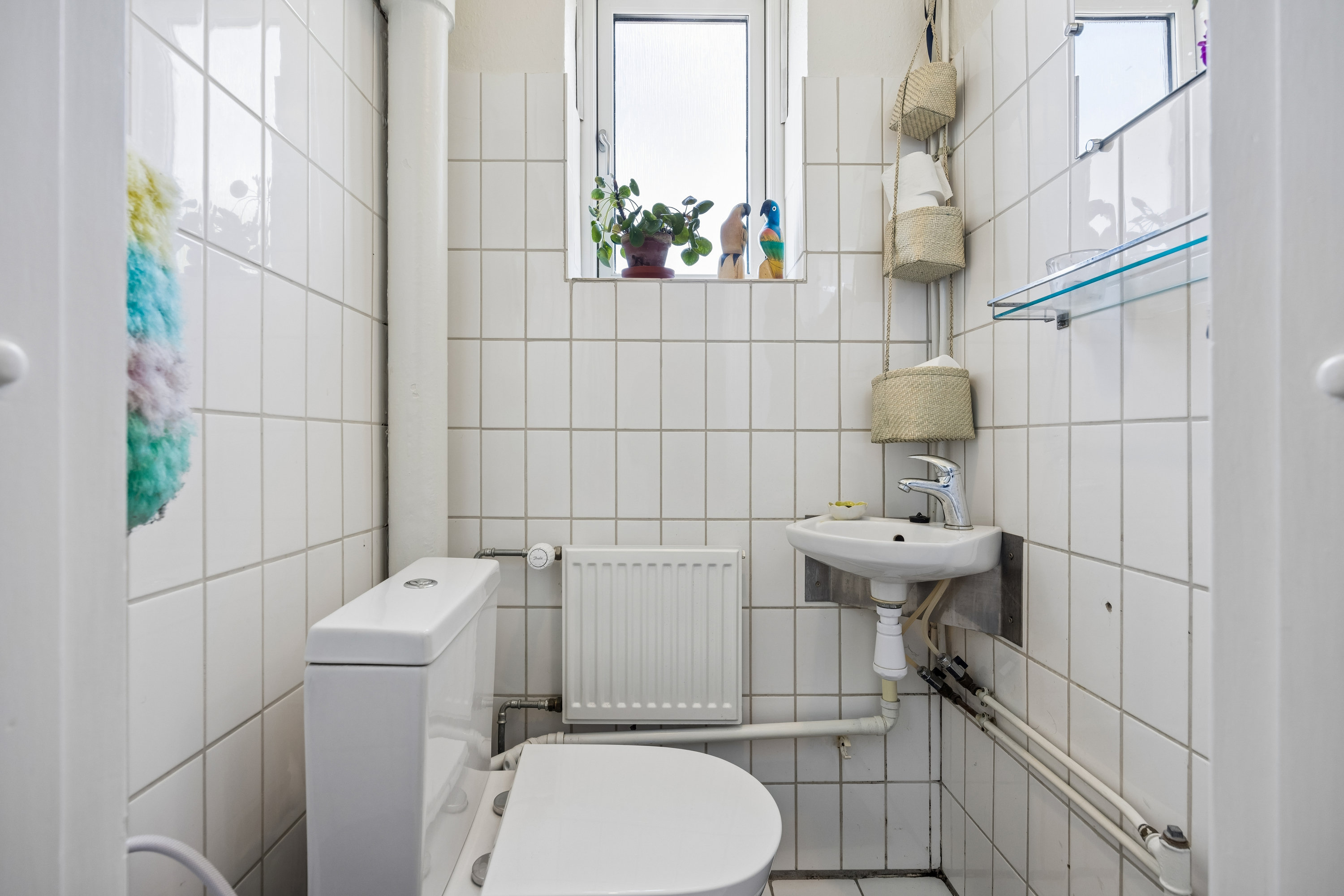 Fremhævet stue. sal badeværelse billede i fuldskærmstilstand. Billede af Rundvejen 15, 9000 Aalborg