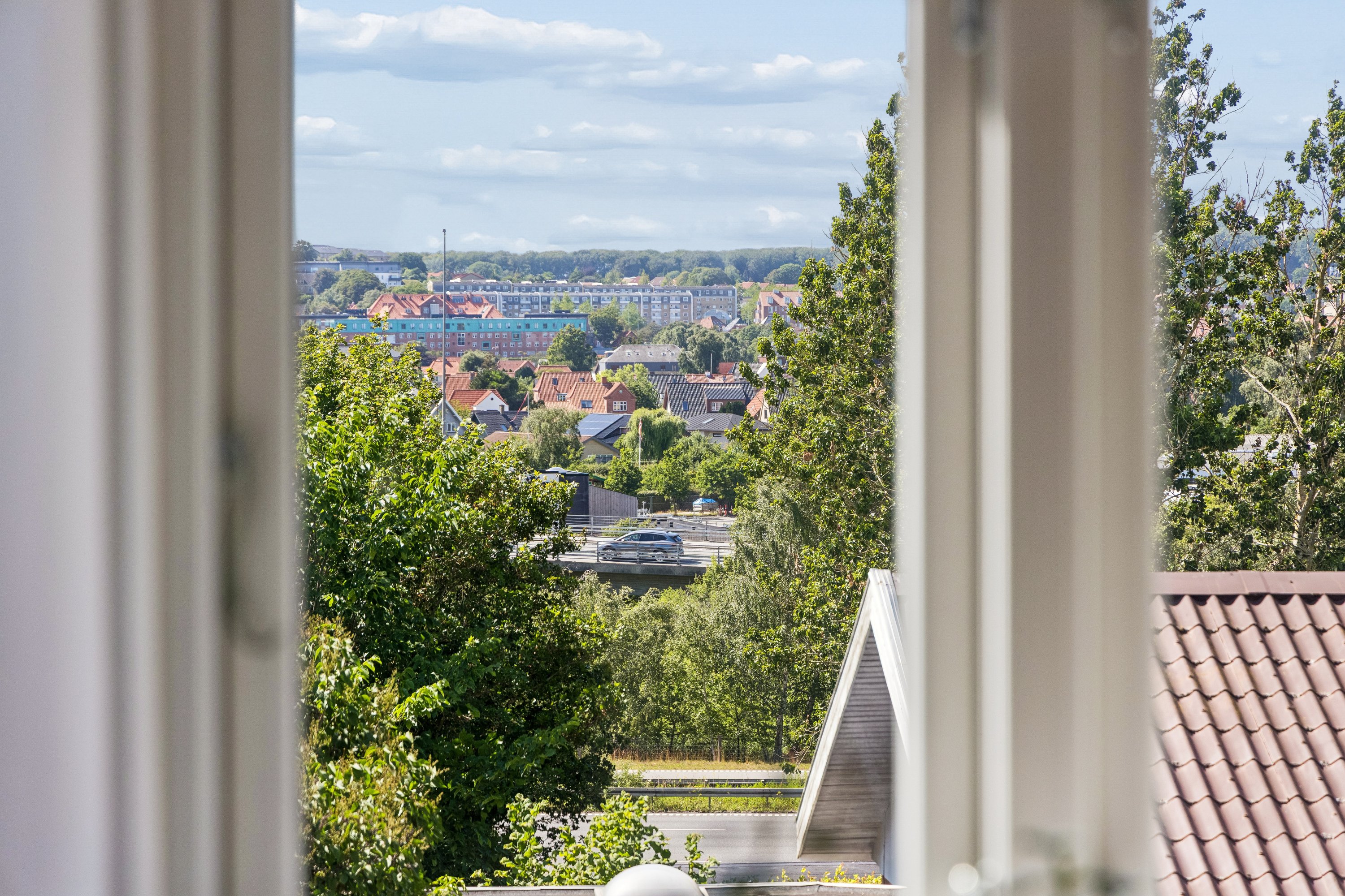 Fremhævet udsigt billede i fuldskærmstilstand. Billede af Rundvejen 15, 9000 Aalborg