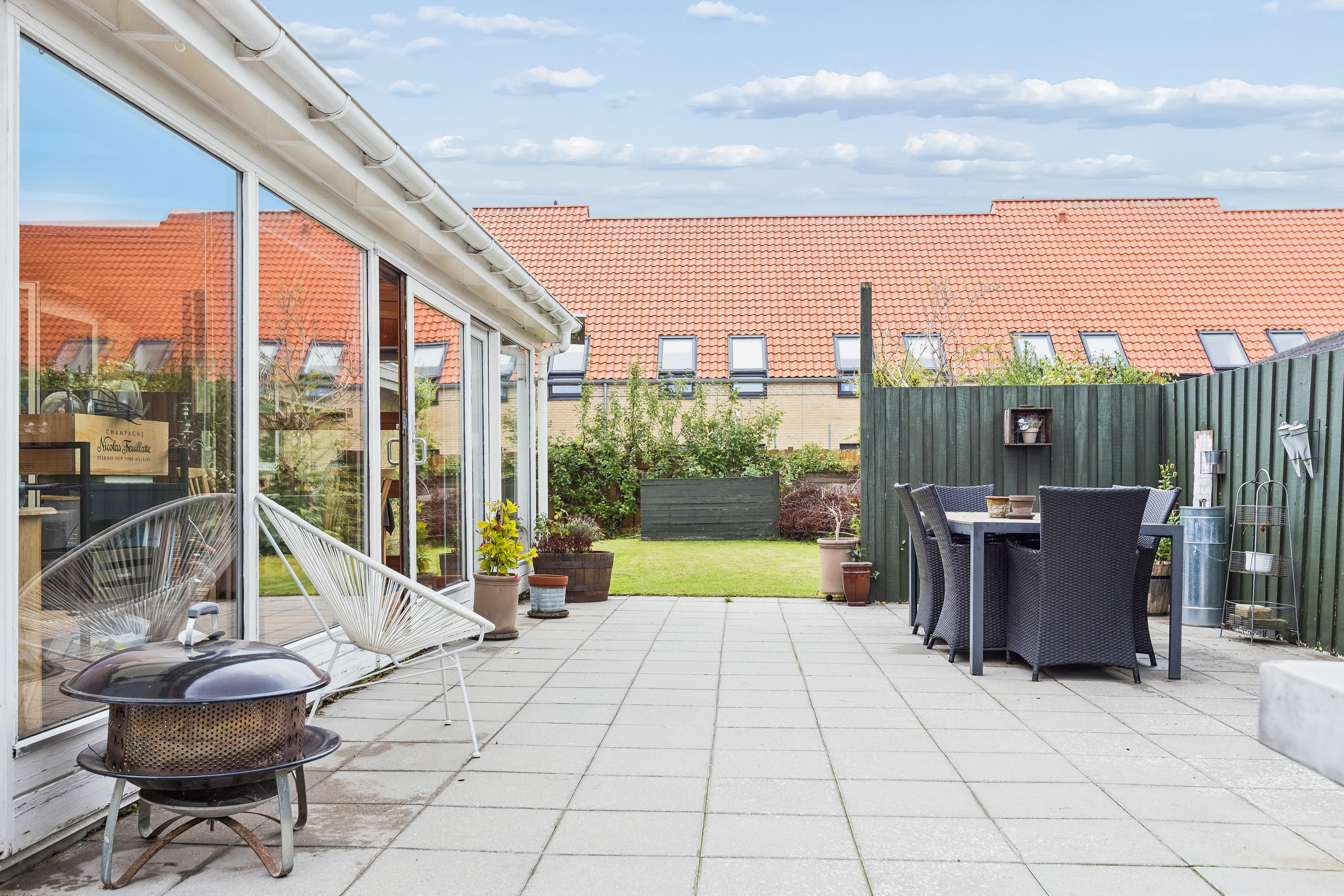 Fremhævet terrasse billede i fuldskærmstilstand. Billede af Tømmerupvang 14, 2770 Kastrup