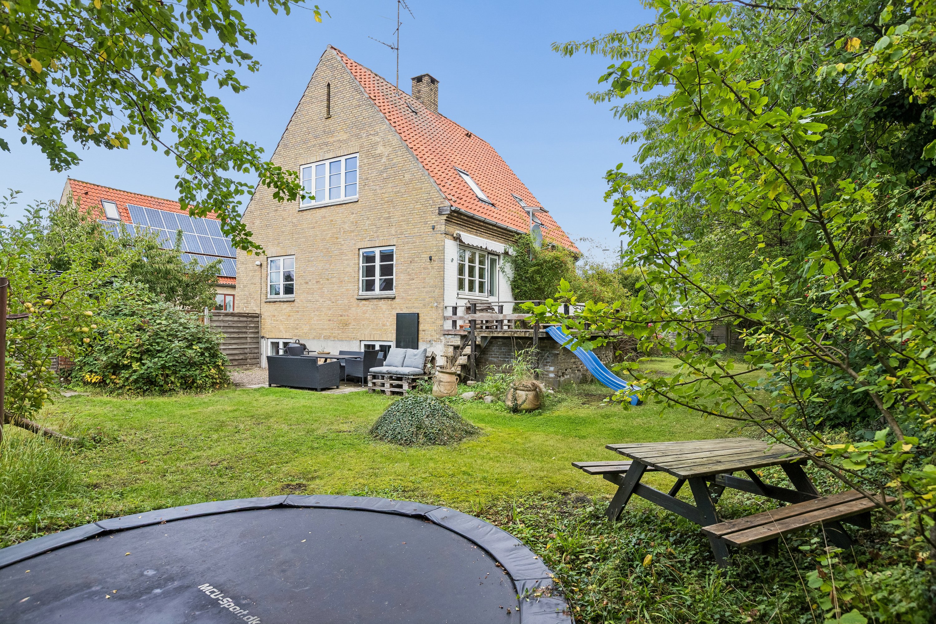 Fremhævet have billede i fuldskærmstilstand. Billede af Røde Mellemvej 104, 2300 København S