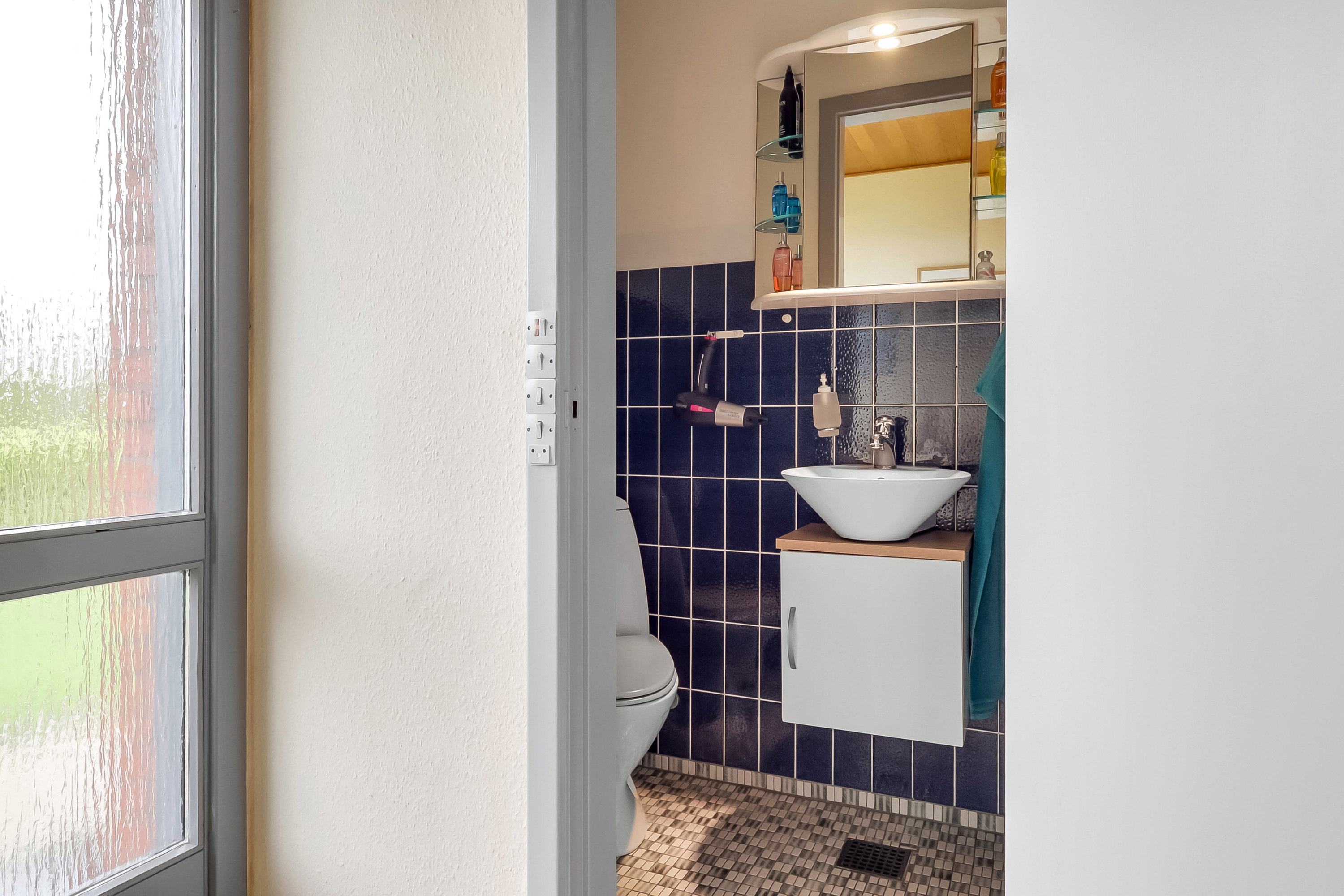 Fremhævet toilet billede i fuldskærmstilstand. Billede af Kildevangen 21, 5750 Ringe