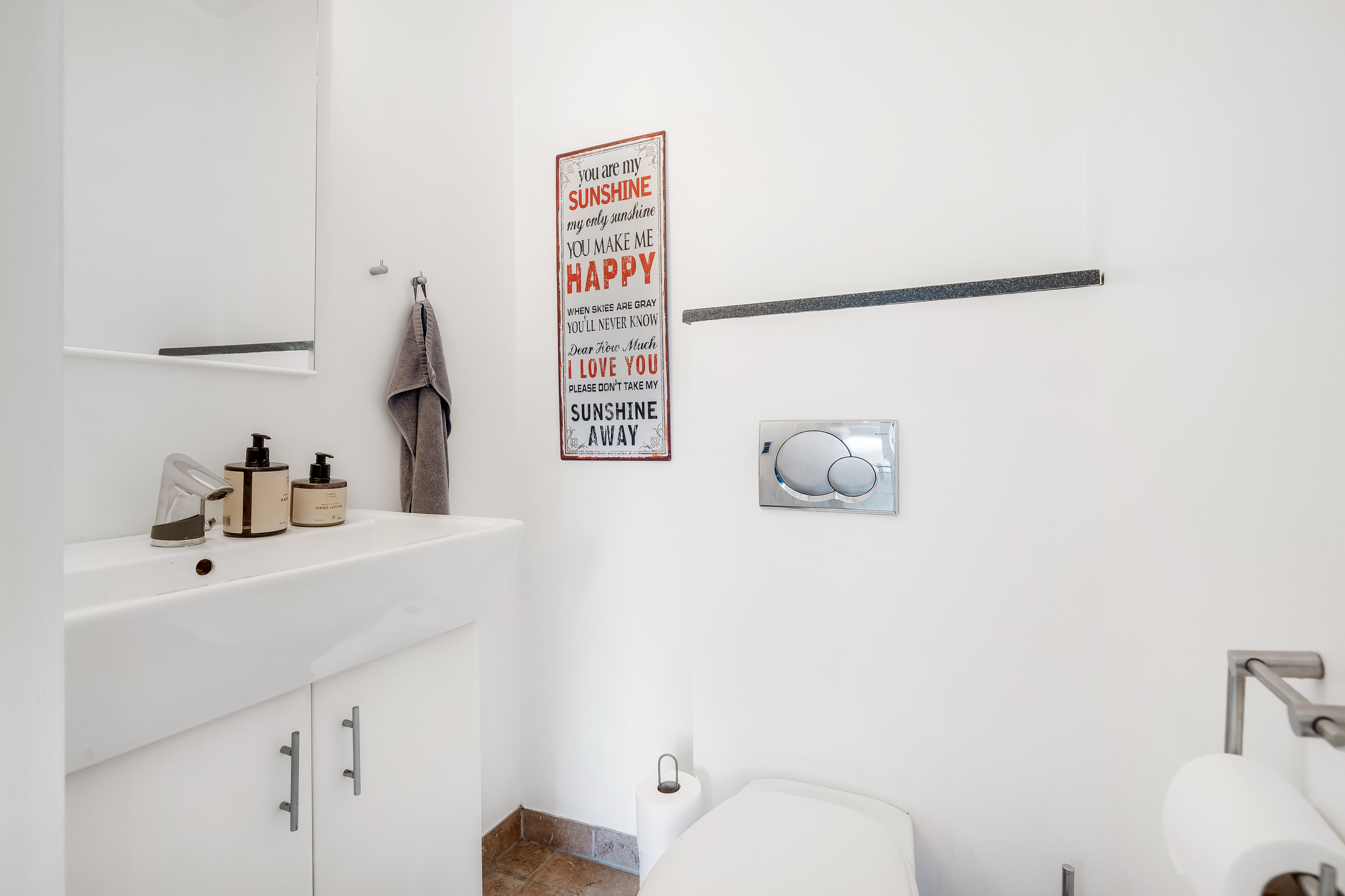 Fremhævet toilet billede i fuldskærmstilstand. Billede af Thorsvej 2, 7500 Holstebro