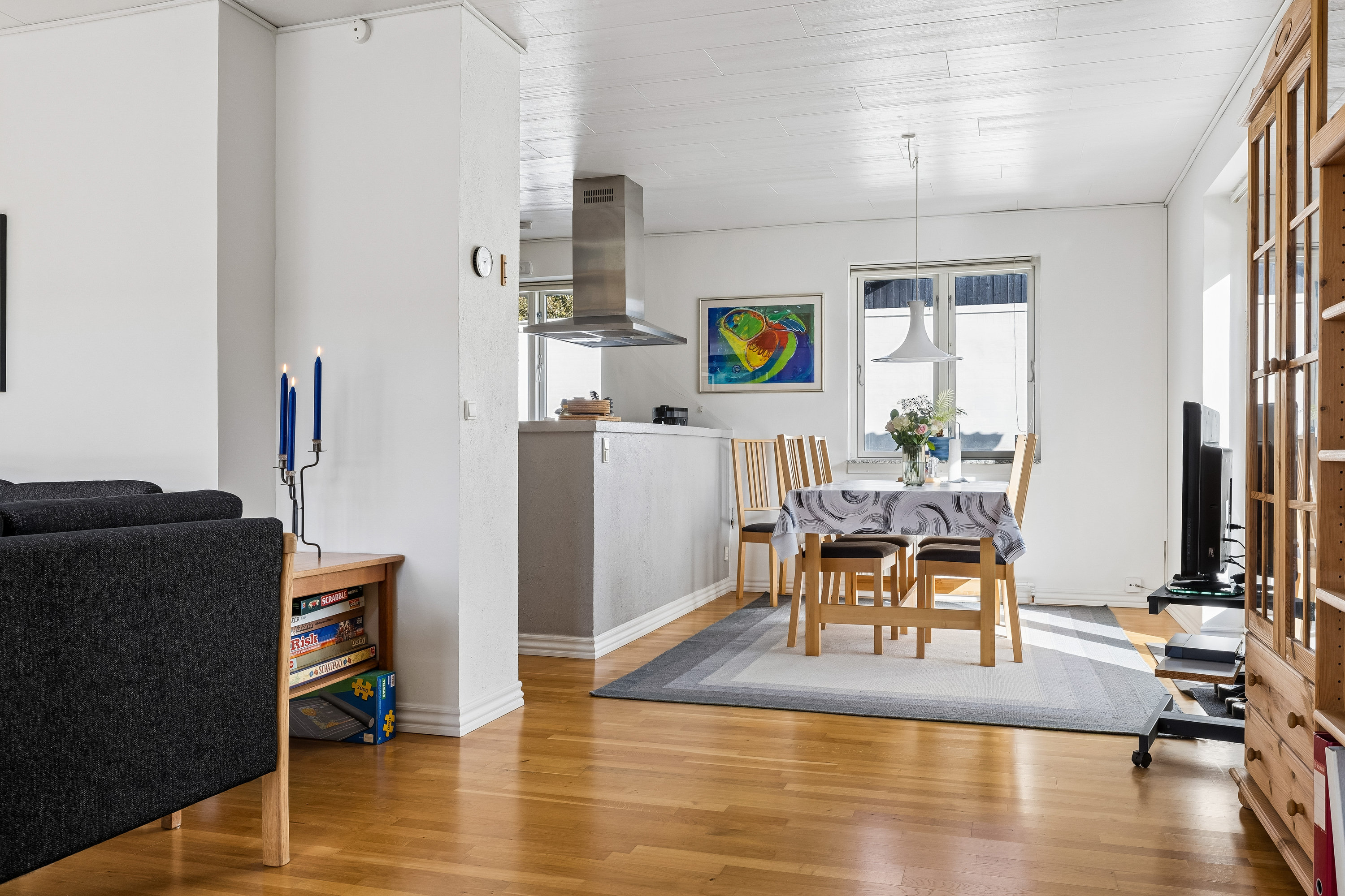 Fremhævet stue billede i fuldskærmstilstand. Billede af Svalevænget 5, Snestrup, 5210 Odense NV