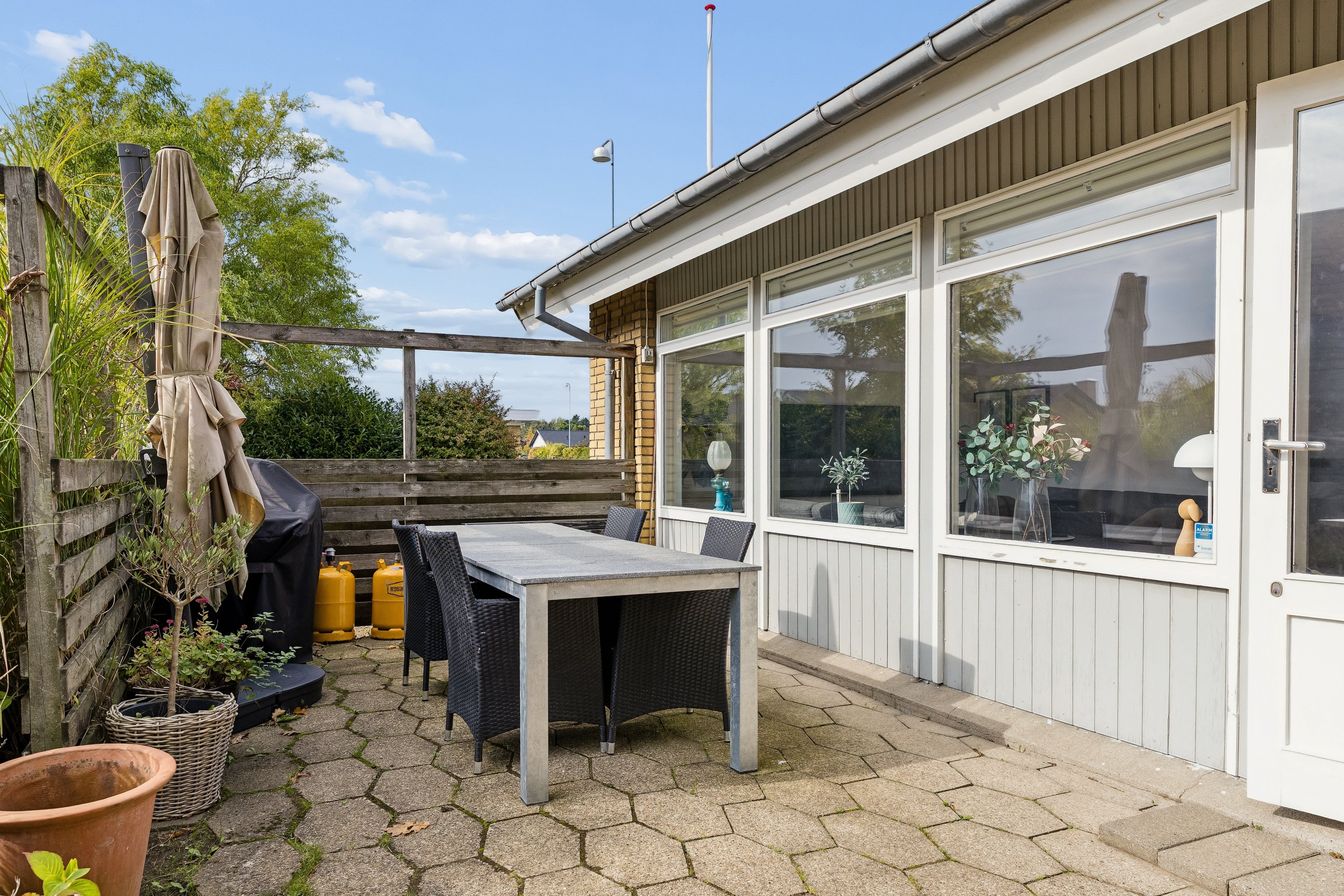 Fremhævet terrasse billede i fuldskærmstilstand. Billede af Hvidkløvervej 17, Tarup, 5210 Odense NV