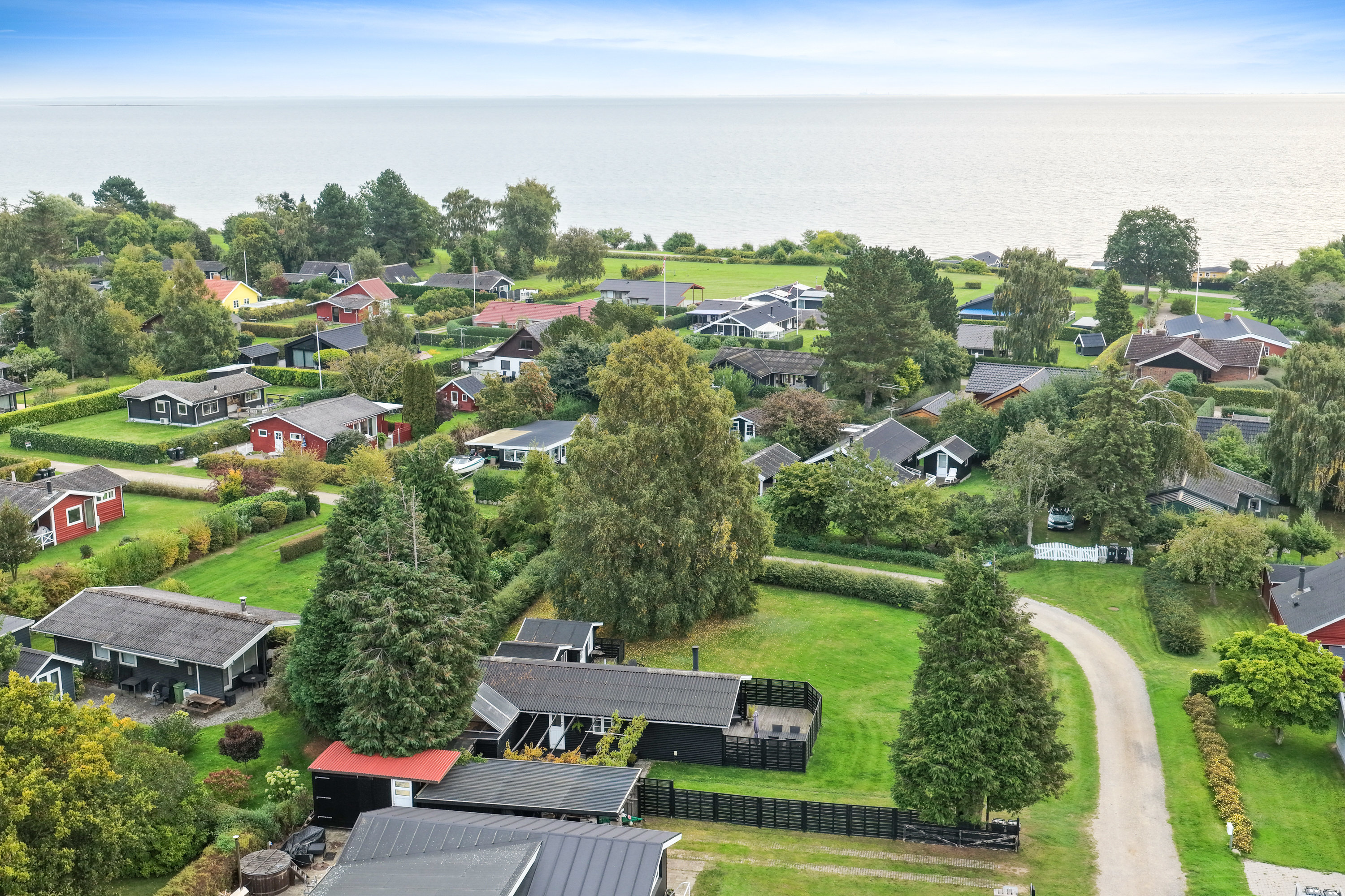 Fremhævet luftfoto billede i fuldskærmstilstand. Billede af Kløvertoften 36, Bøsøre, 5874 Hesselager