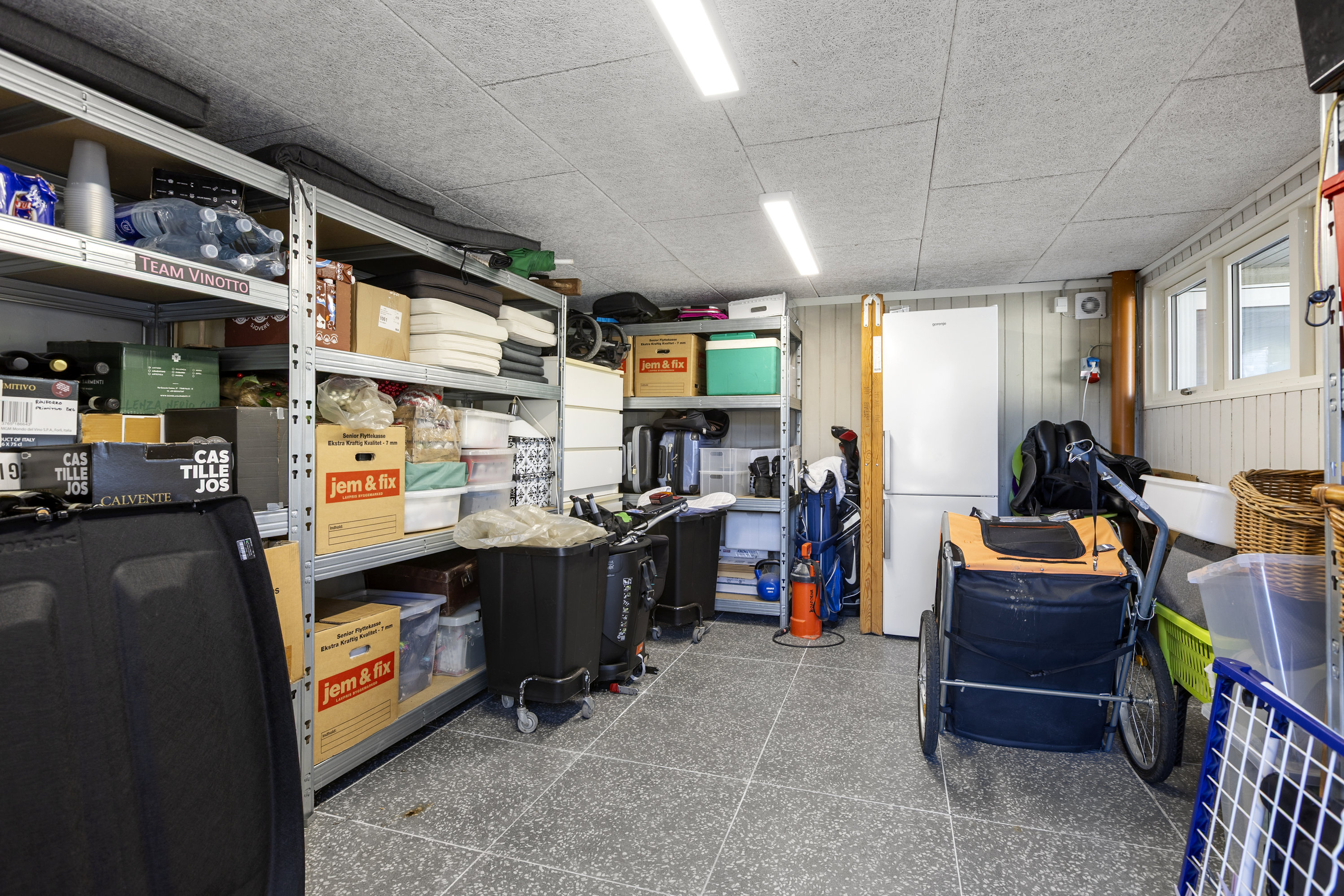 Fremhævet garage billede i fuldskærmstilstand. Billede af Søparken 62, Svogerslev, 4000 Roskilde