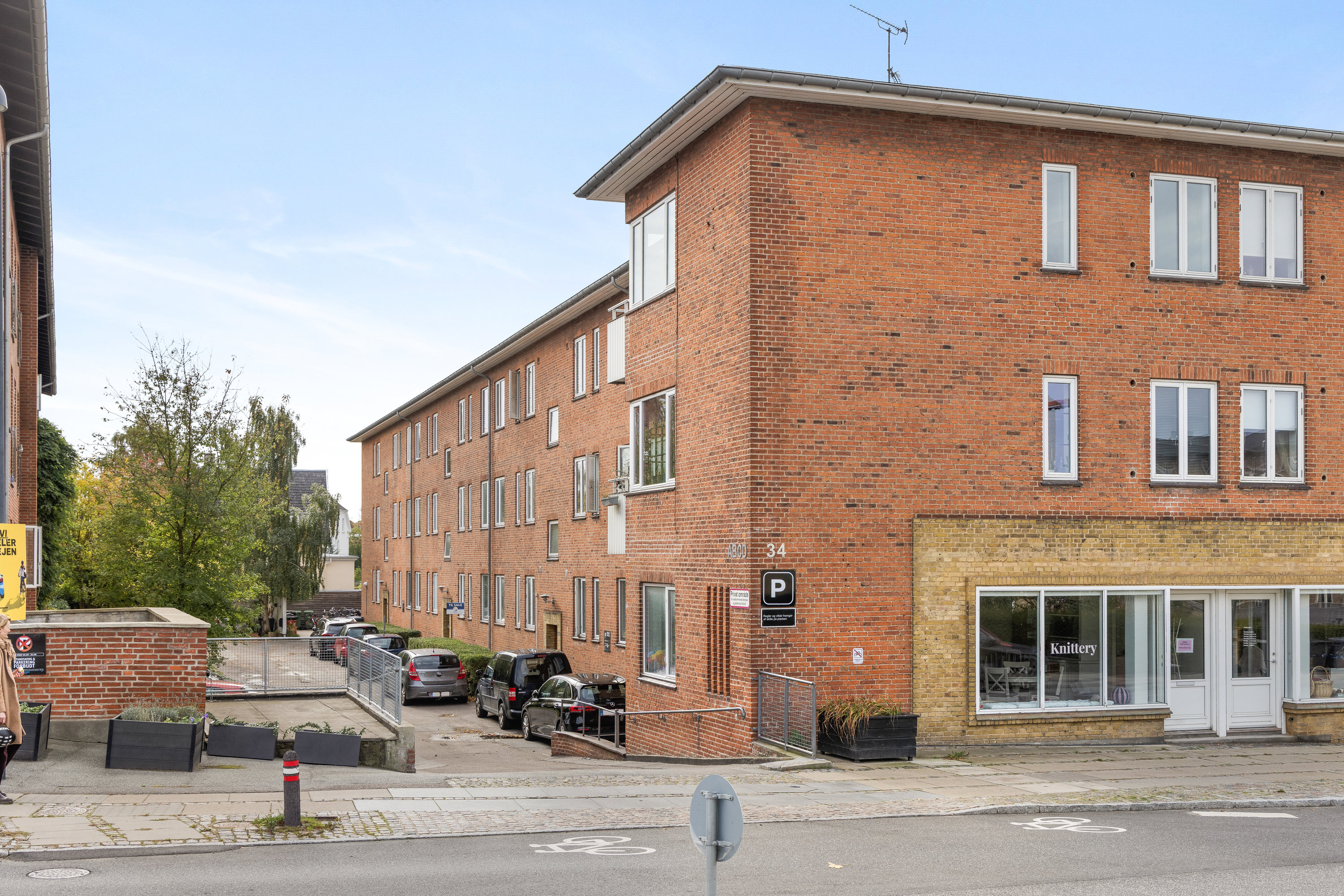 Fremhævet facade billede i fuldskærmstilstand. Billede af Hyldegårdsvej 34A, 2. th., 2920 Charlottenlund