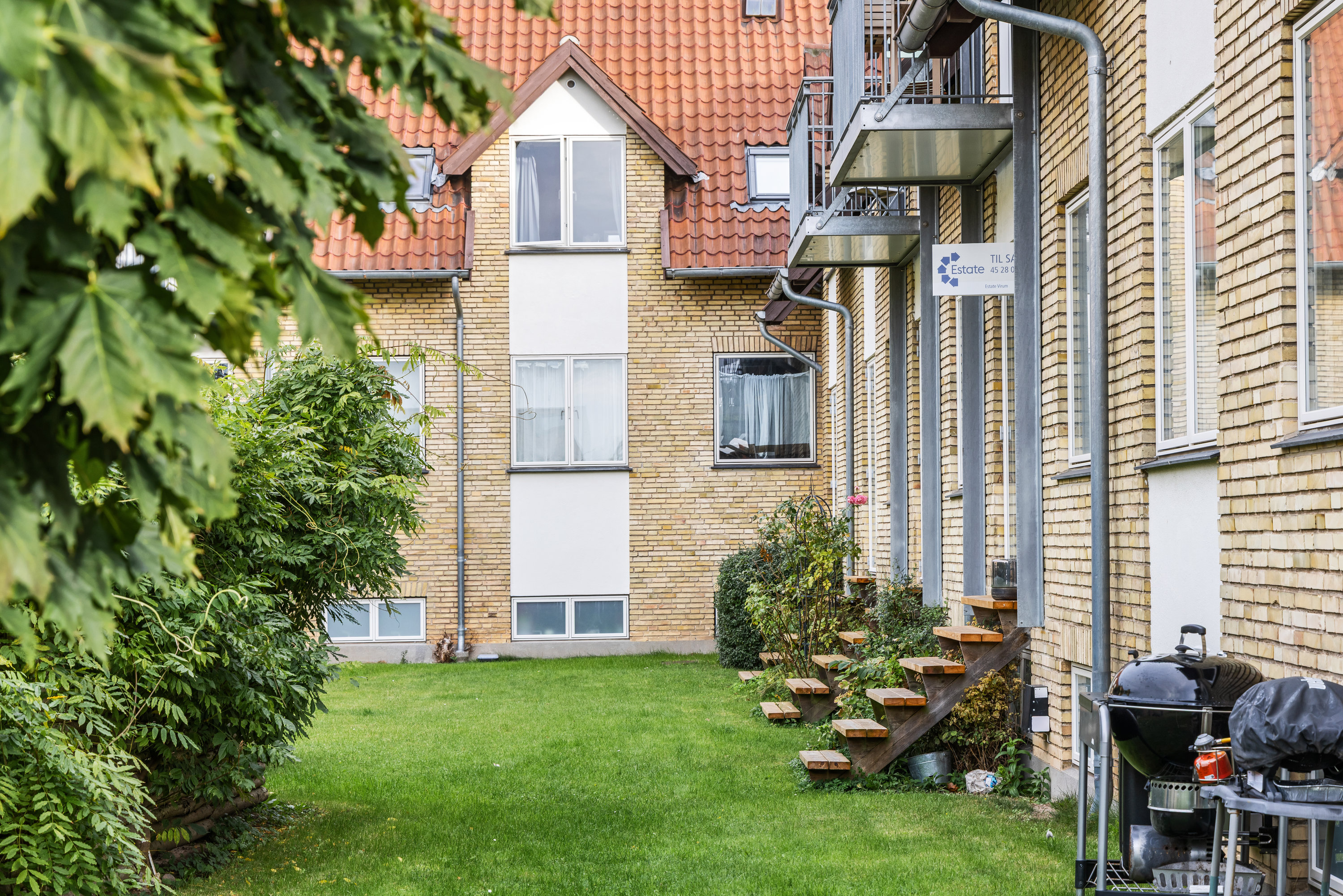 Fremhævet gårdmiljø billede i fuldskærmstilstand. Billede af Virum Stationsvej 141E, st. tv., 2830 Virum