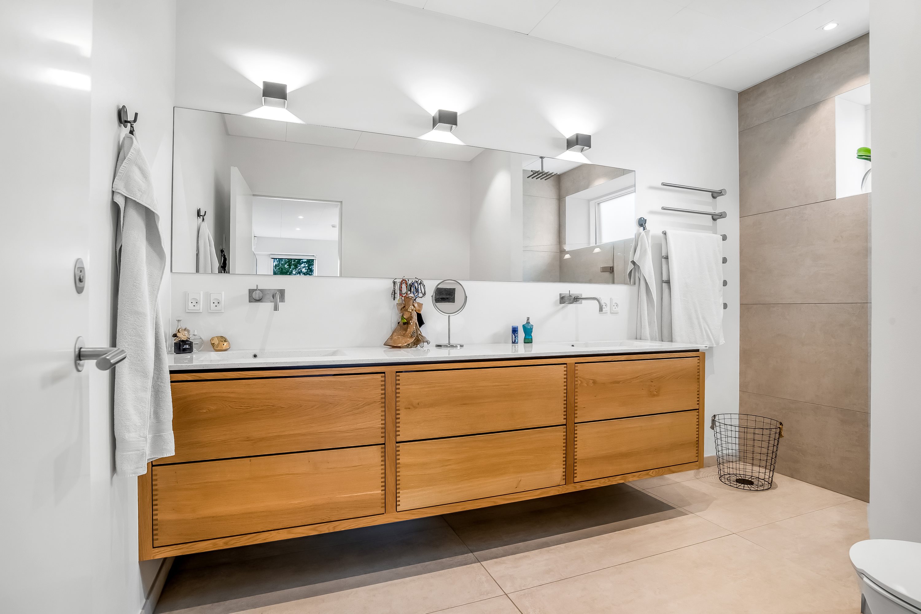 Fremhævet badeværelse billede i fuldskærmstilstand. Billede af Lyngbakken 14D, 7500 Holstebro