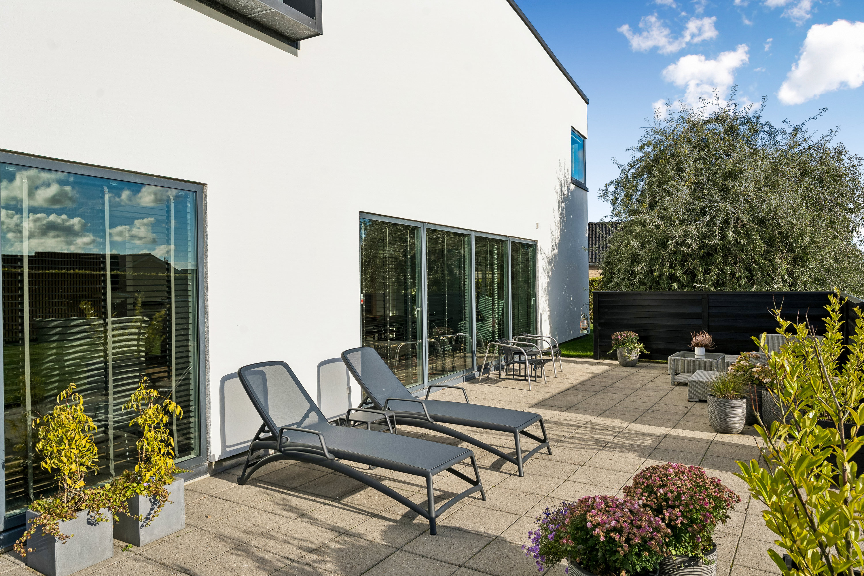 Fremhævet terrasse billede i fuldskærmstilstand. Billede af Egernvej 24, 8722 Hedensted
