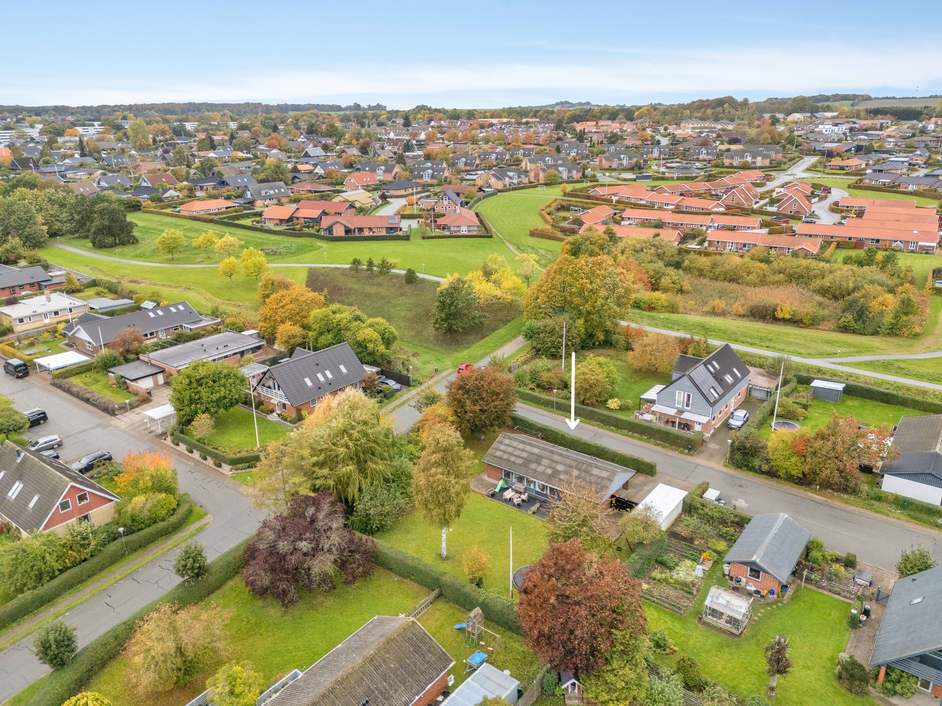 Fremhævet luftfoto billede i fuldskærmstilstand. Billede af Rugmarken 94, 8520 Lystrup