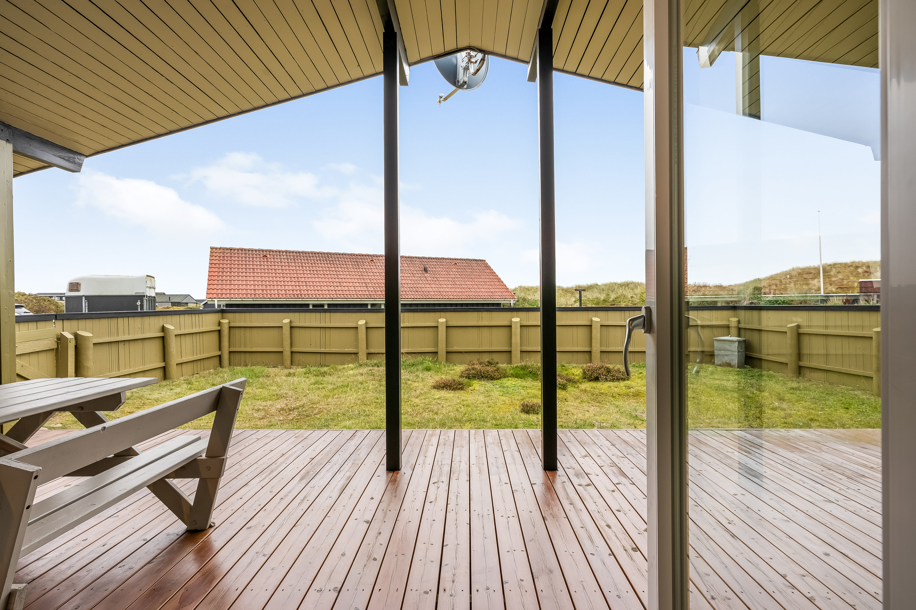 Fremhævet overdækket terrasse billede i fuldskærmstilstand. Billede af Bjerregårdsvej 307, Bjerregaard, 6960 Hvide Sande