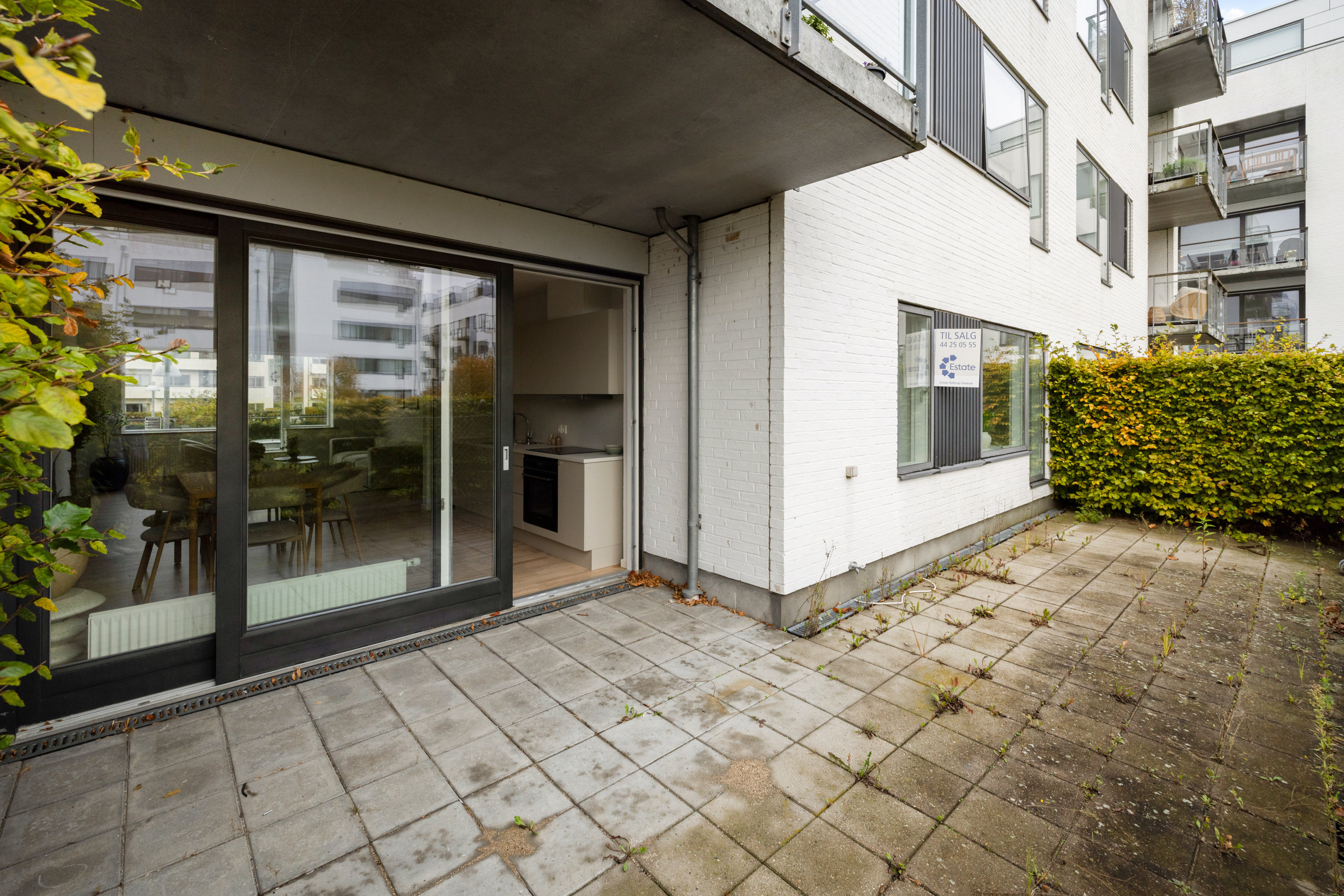 Fremhævet facade billede i fuldskærmstilstand. Billede af Søndergårds Allé 41, st. th., 2760 Måløv