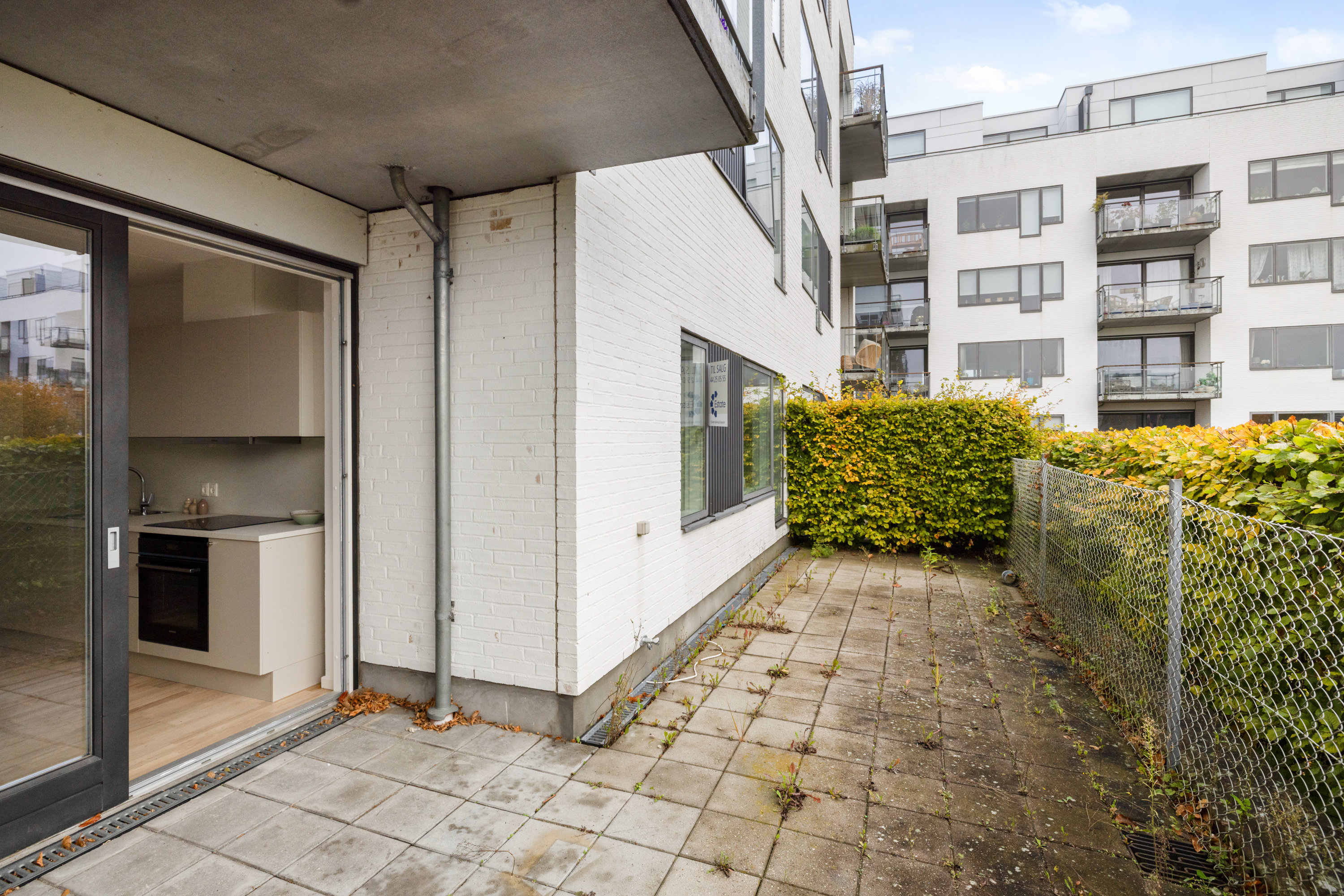 Fremhævet facade billede i fuldskærmstilstand. Billede af Søndergårds Allé 41, st. th., 2760 Måløv