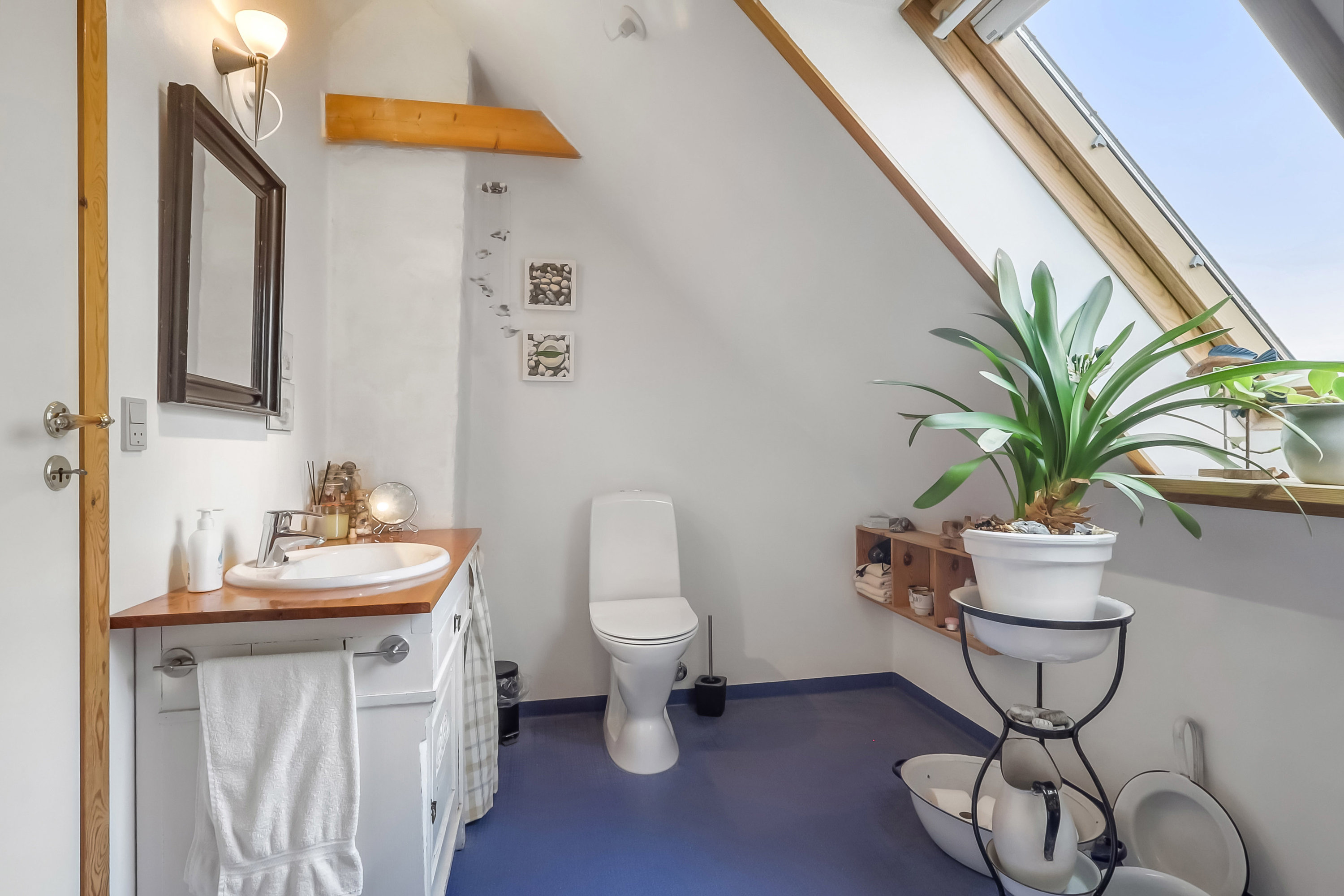 Fremhævet toilet billede i fuldskærmstilstand. Billede af Godthåb 13, 5985 Søby Ærø