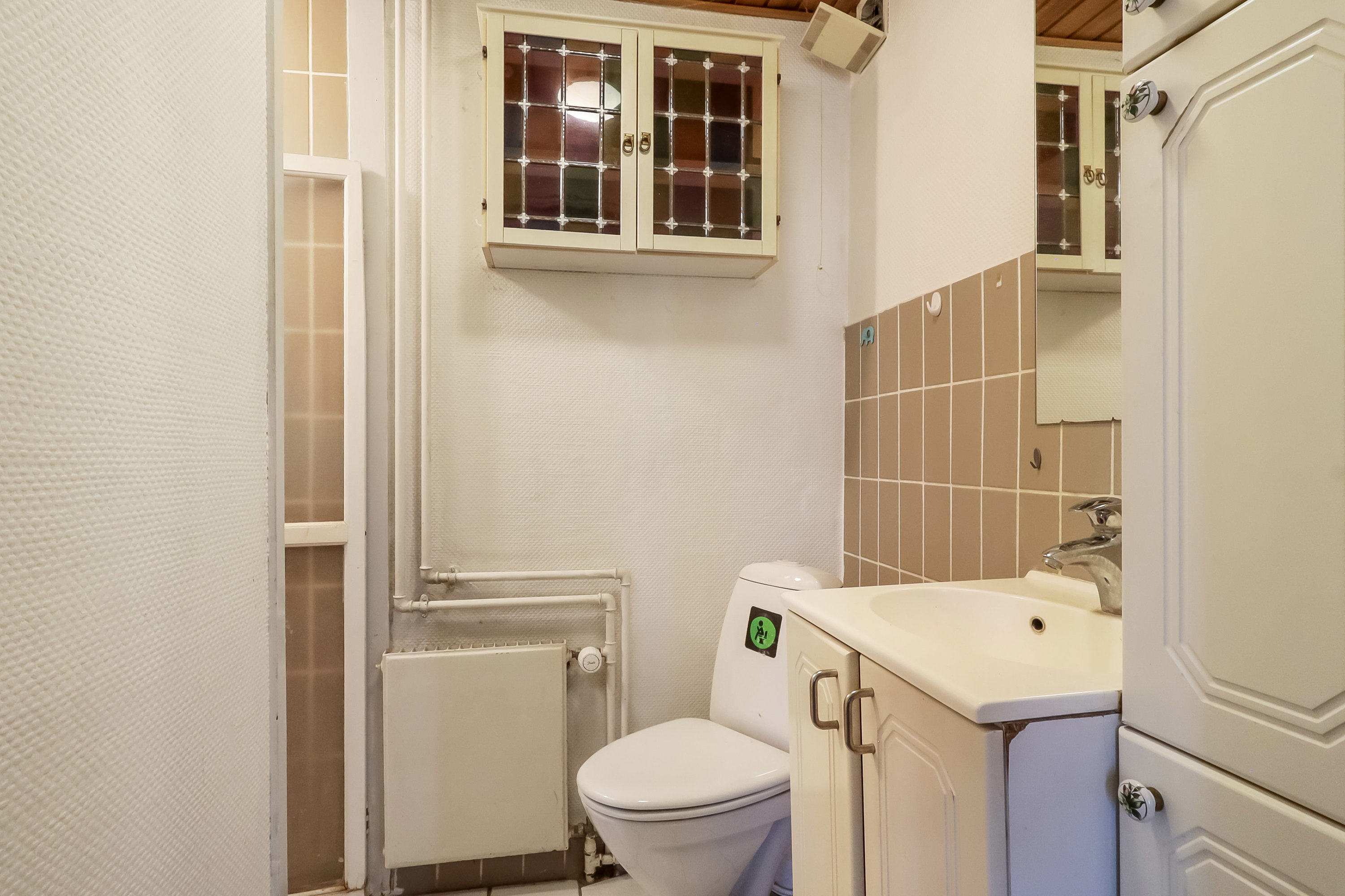 Fremhævet toilet billede i fuldskærmstilstand. Billede af Rødeledsvej 26, 5700 Svendborg