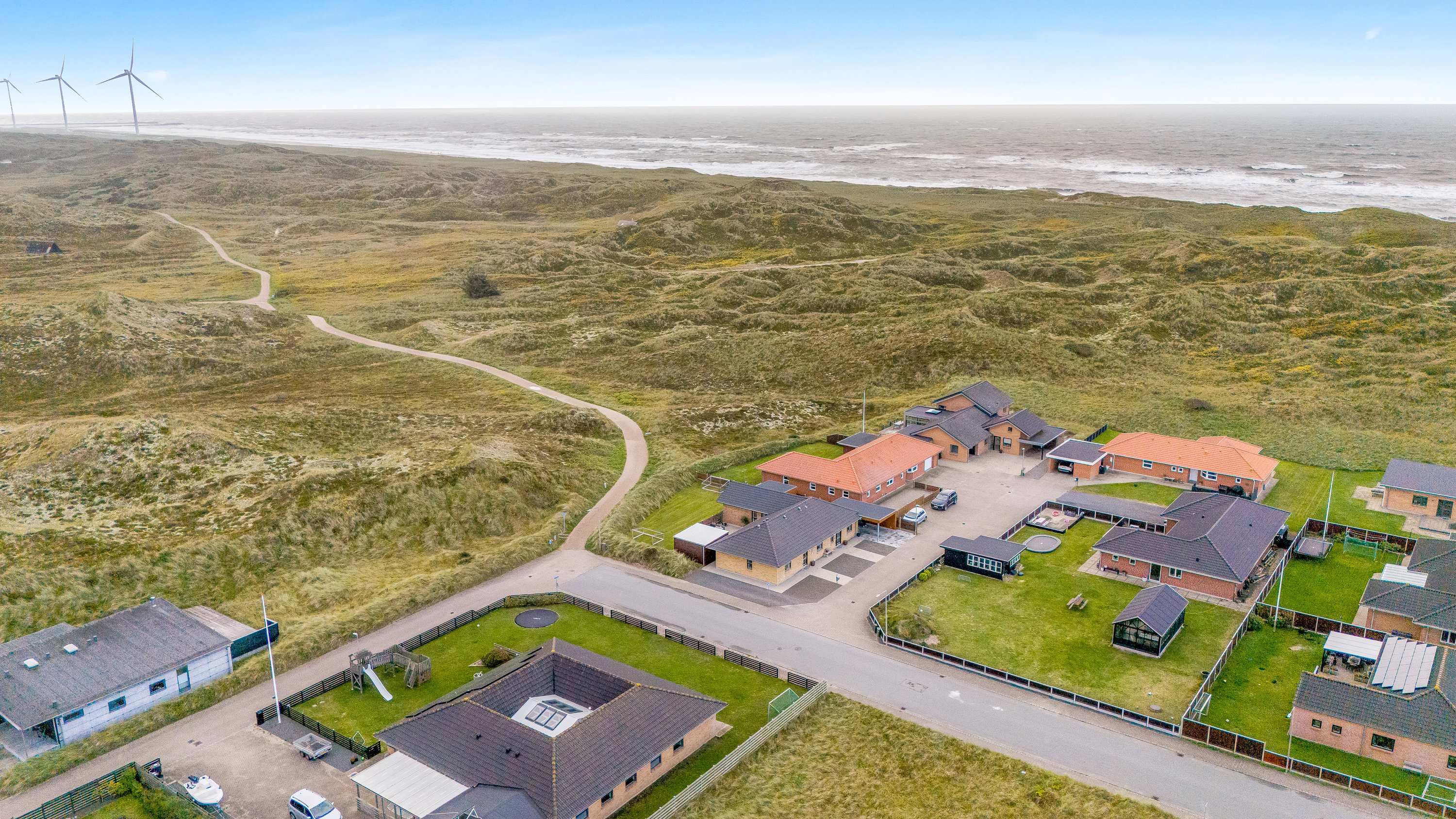 Fremhævet luftfoto billede i fuldskærmstilstand. Billede af Geflevej 168, 6960 Hvide Sande