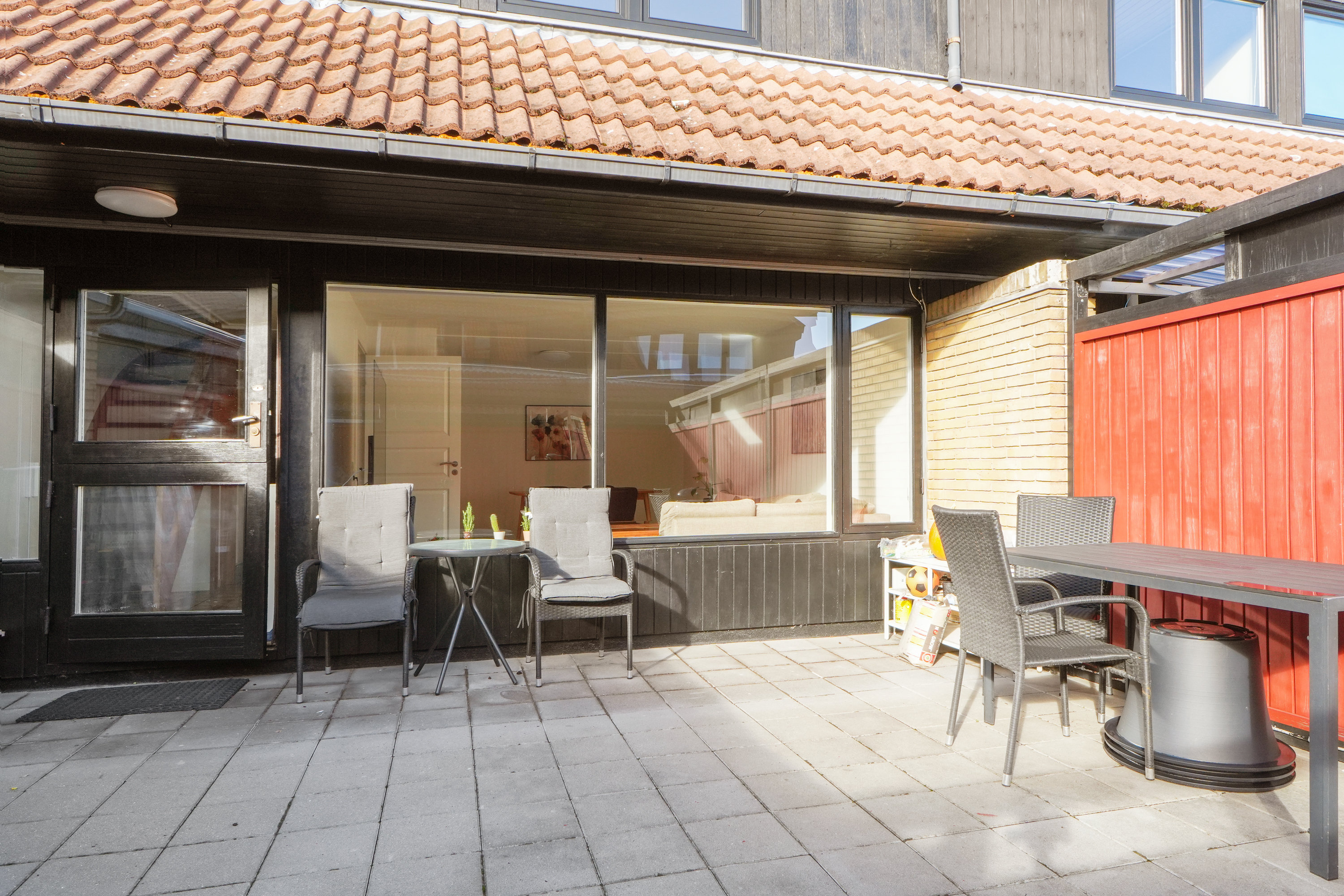 Fremhævet overdækket terrasse billede i fuldskærmstilstand. Billede af Vejledalen 198, 2635 Ishøj