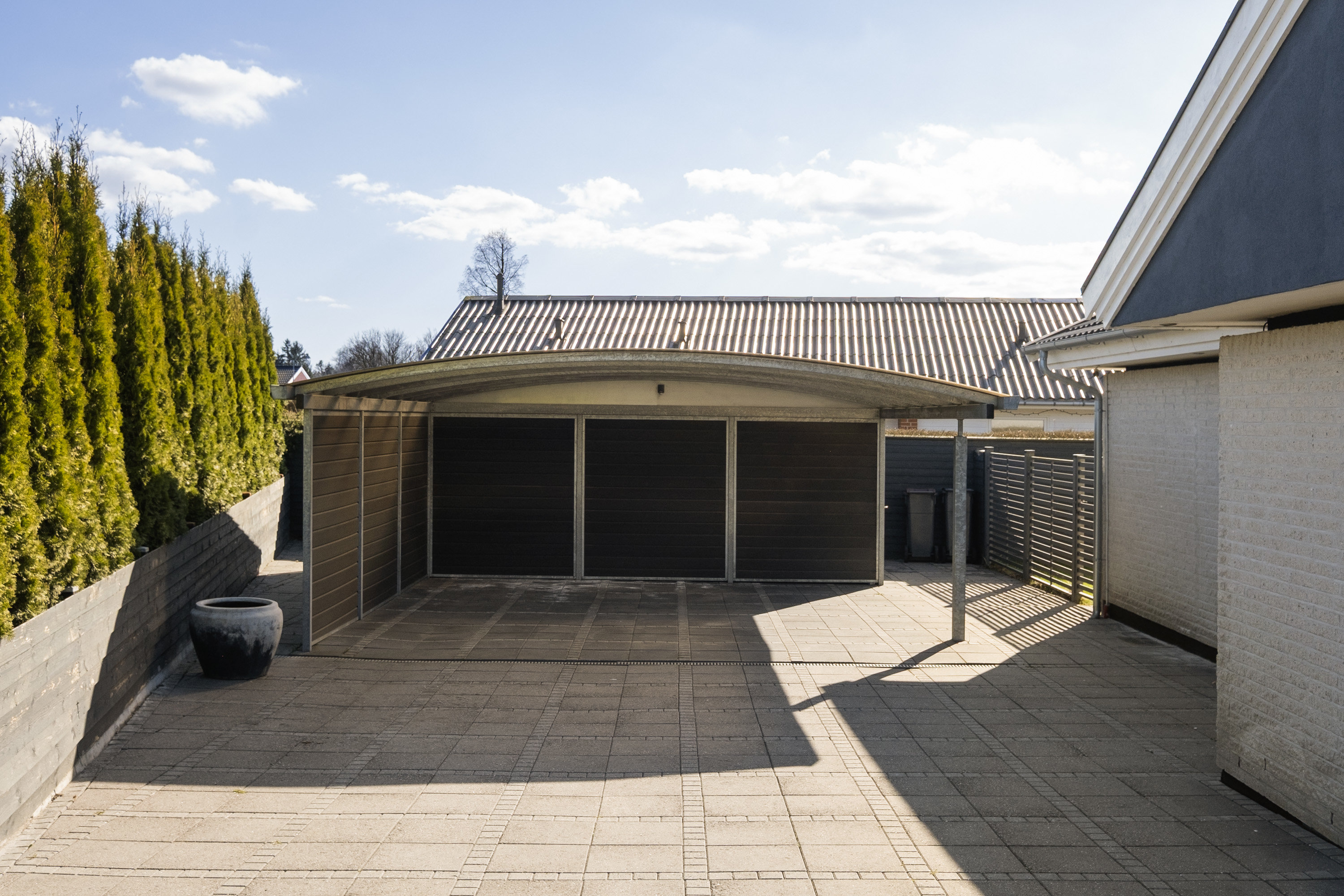 Fremhævet carport billede i fuldskærmstilstand. Billede af Gjørdingvej 29, 2760 Måløv