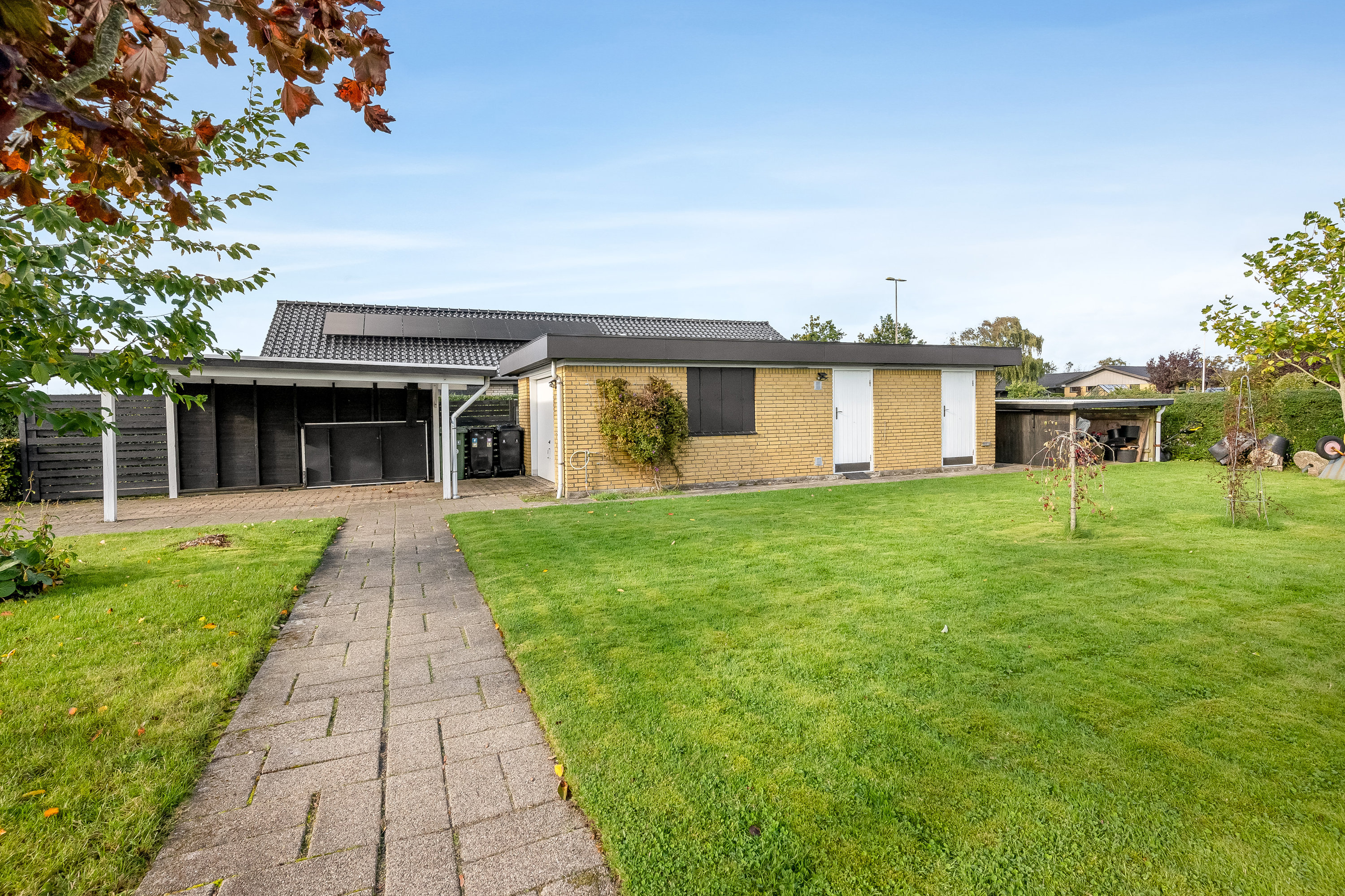 Fremhævet garage billede i fuldskærmstilstand. Billede af Majsvænget 19, 7500 Holstebro