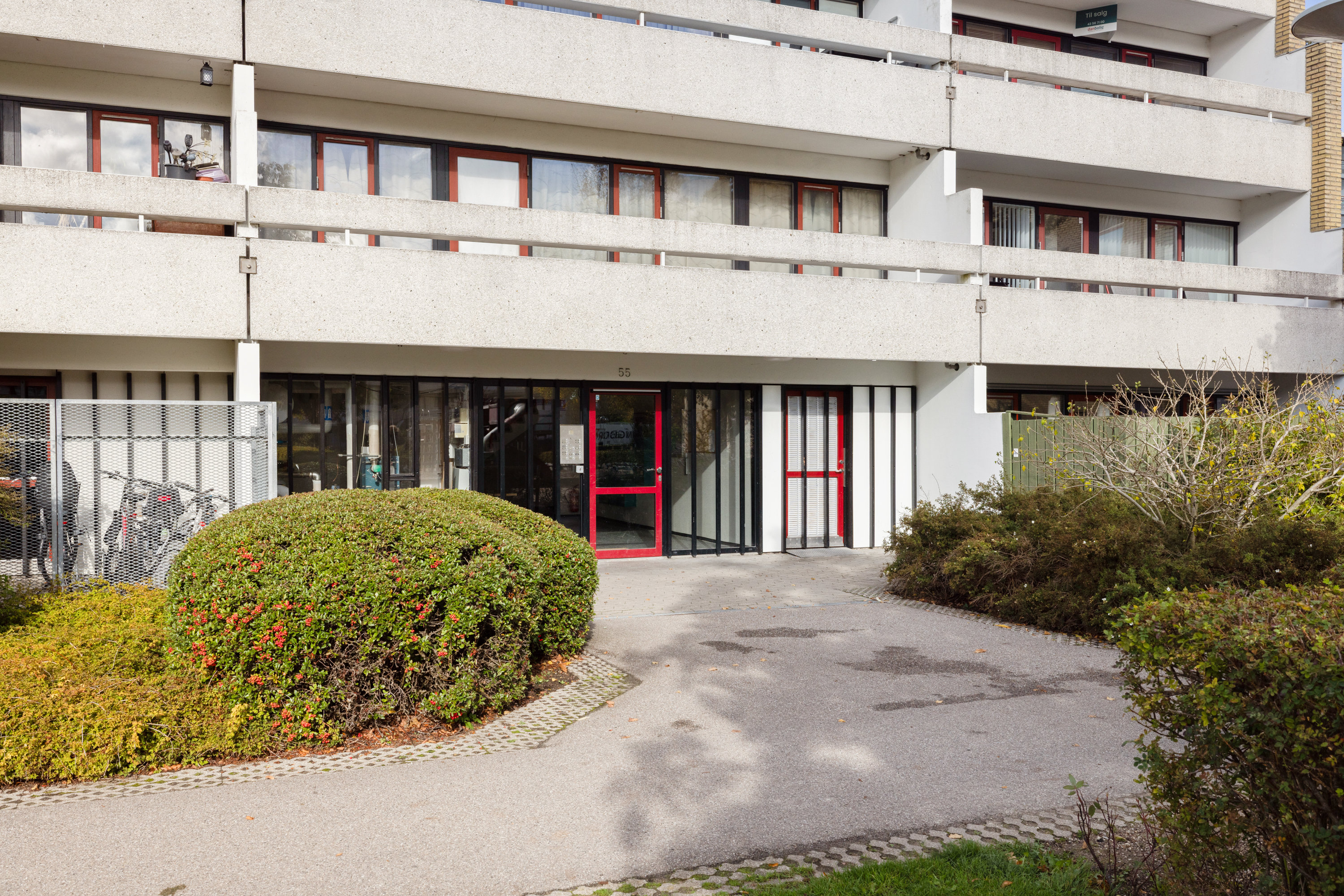 Fremhævet gårdmiljø billede i fuldskærmstilstand. Billede af Gildbrovej 55, st. 122., 2635 Ishøj