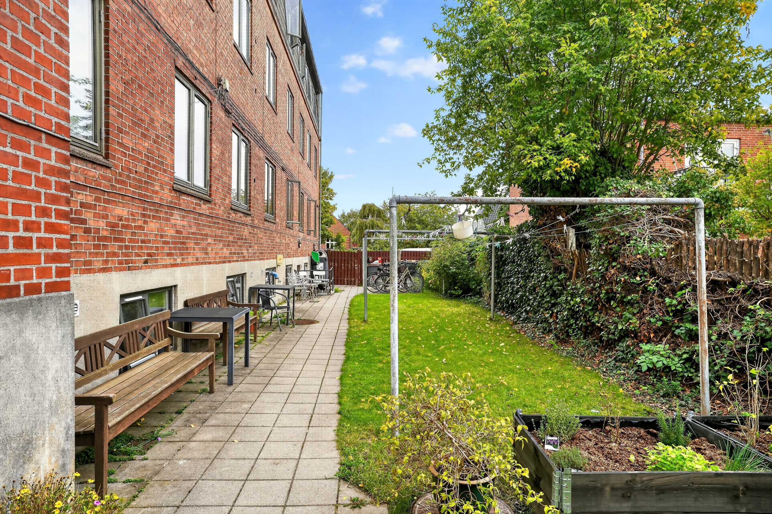Fremhævet gårdmiljø billede i fuldskærmstilstand. Billede af Langagervej 13C, 2. tv., 2500 Valby