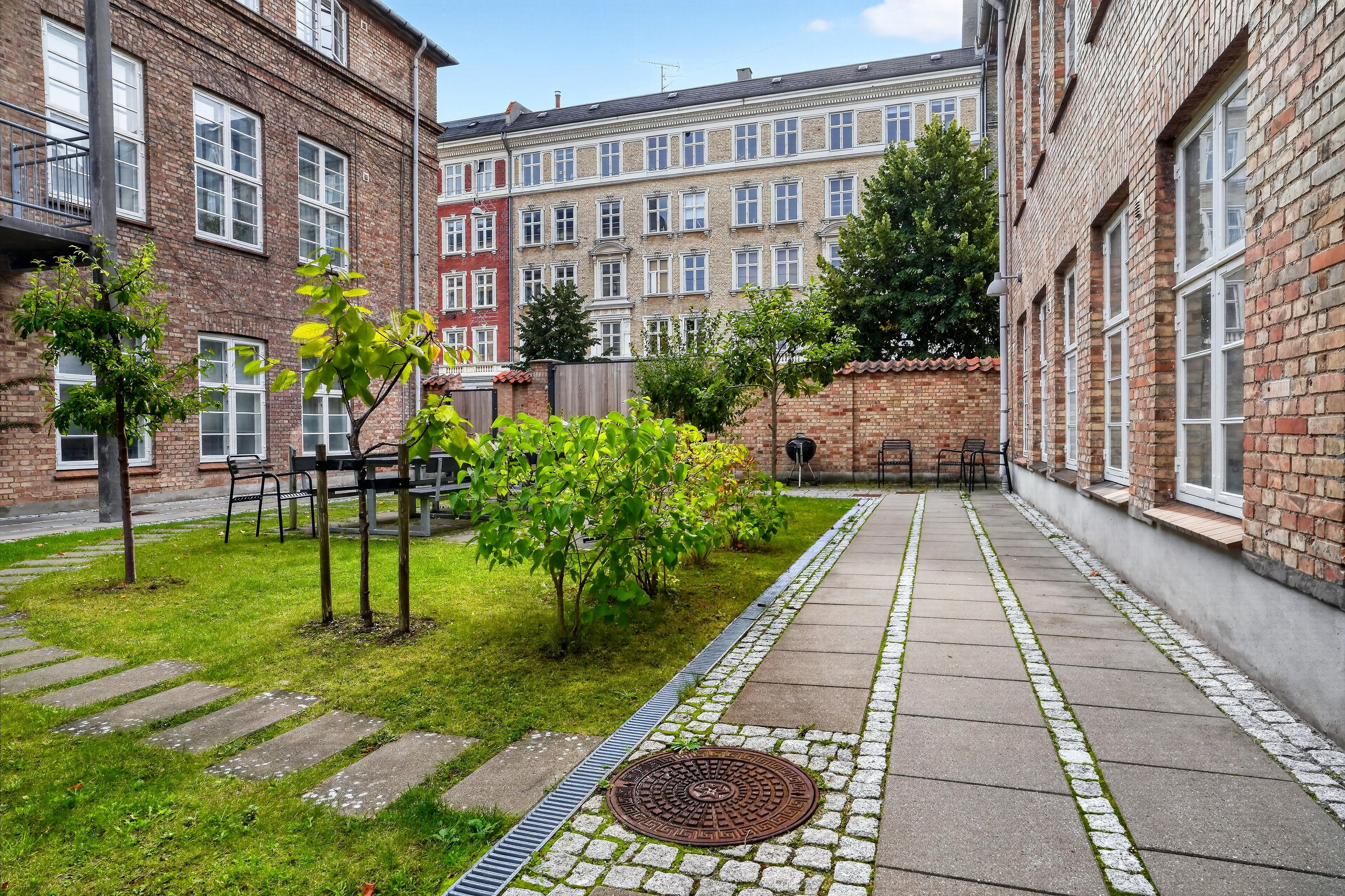 Fremhævet gårdmiljø billede i fuldskærmstilstand. Billede af Holger Danskes Vej 30, 1. 5., 2000 Frederiksberg