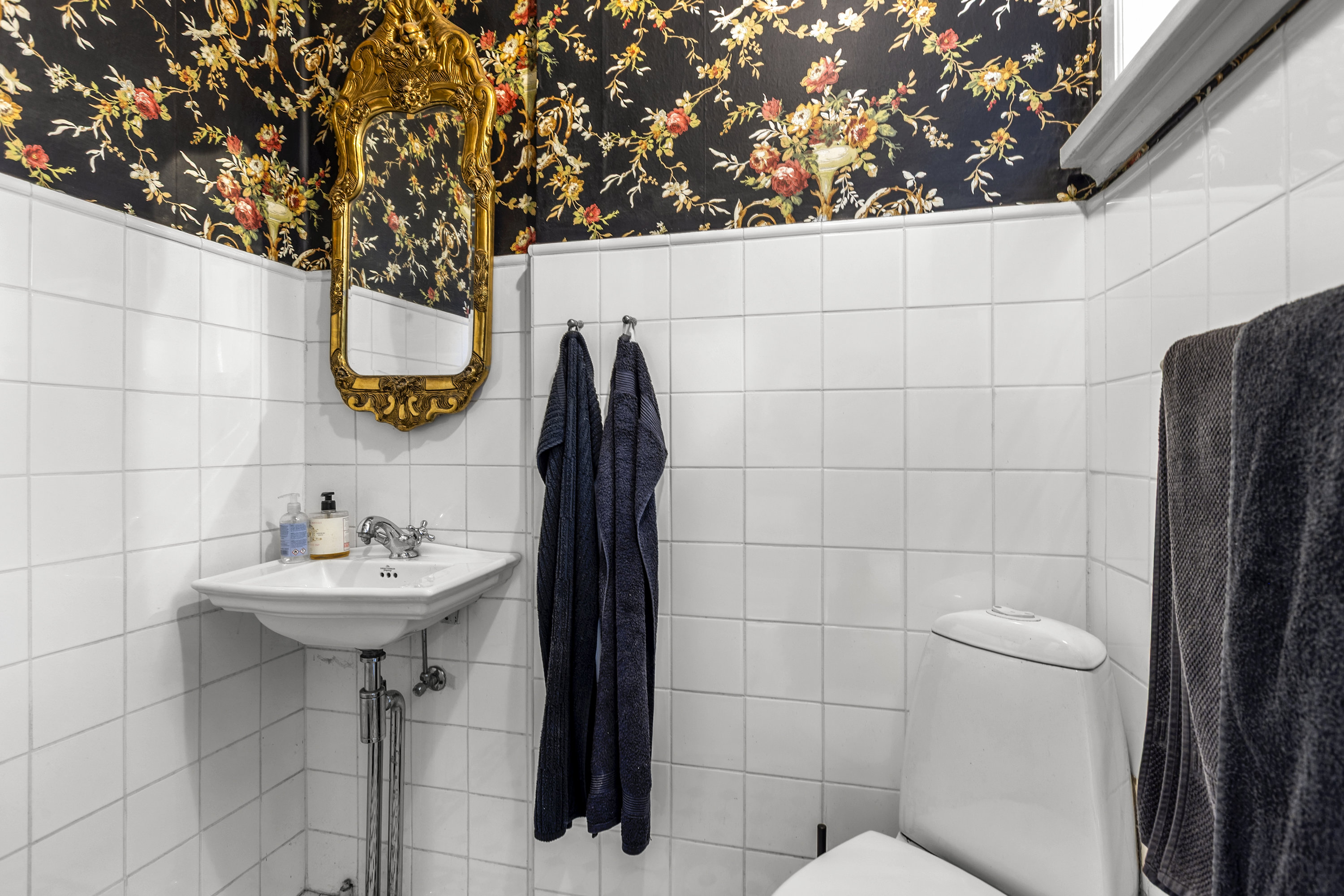 Fremhævet toilet billede i fuldskærmstilstand. Billede af Vestervang 1, 4200 Slagelse