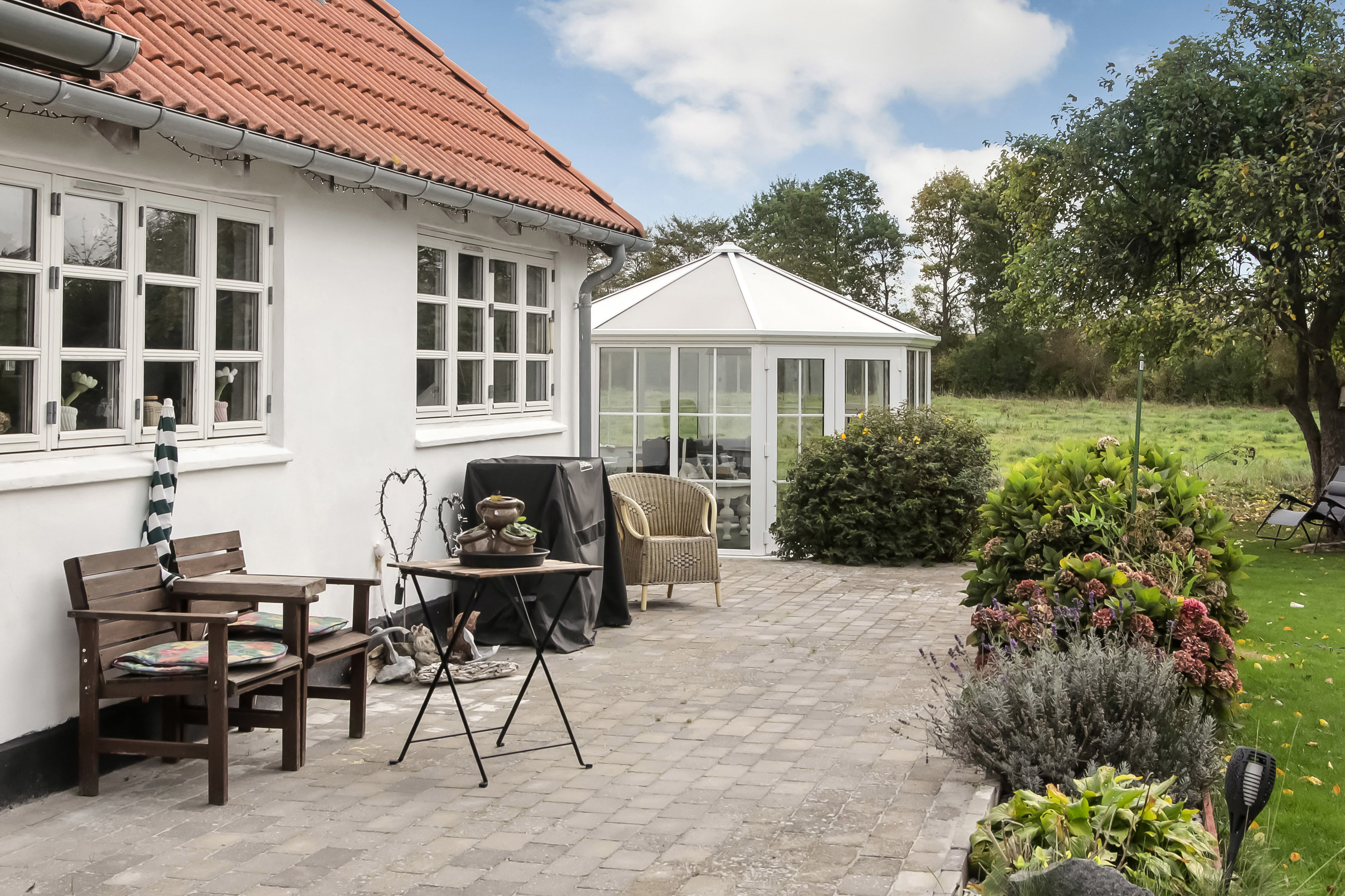 Miniaturebillede 1: terrasse. Billede af Byvej 15, Sdr Longelse, 5900 Rudkøbing