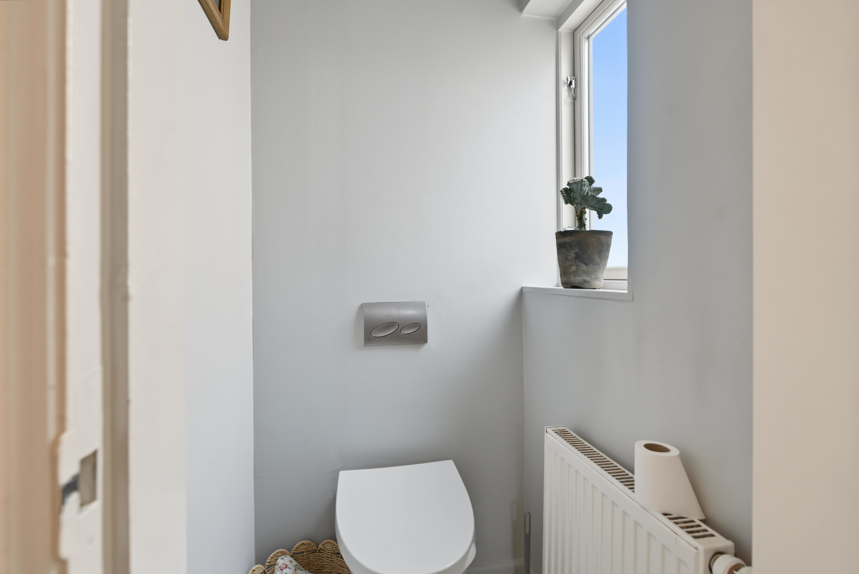 Fremhævet toilet billede i fuldskærmstilstand. Billede af Pomonagade 24, 4800 Nykøbing F