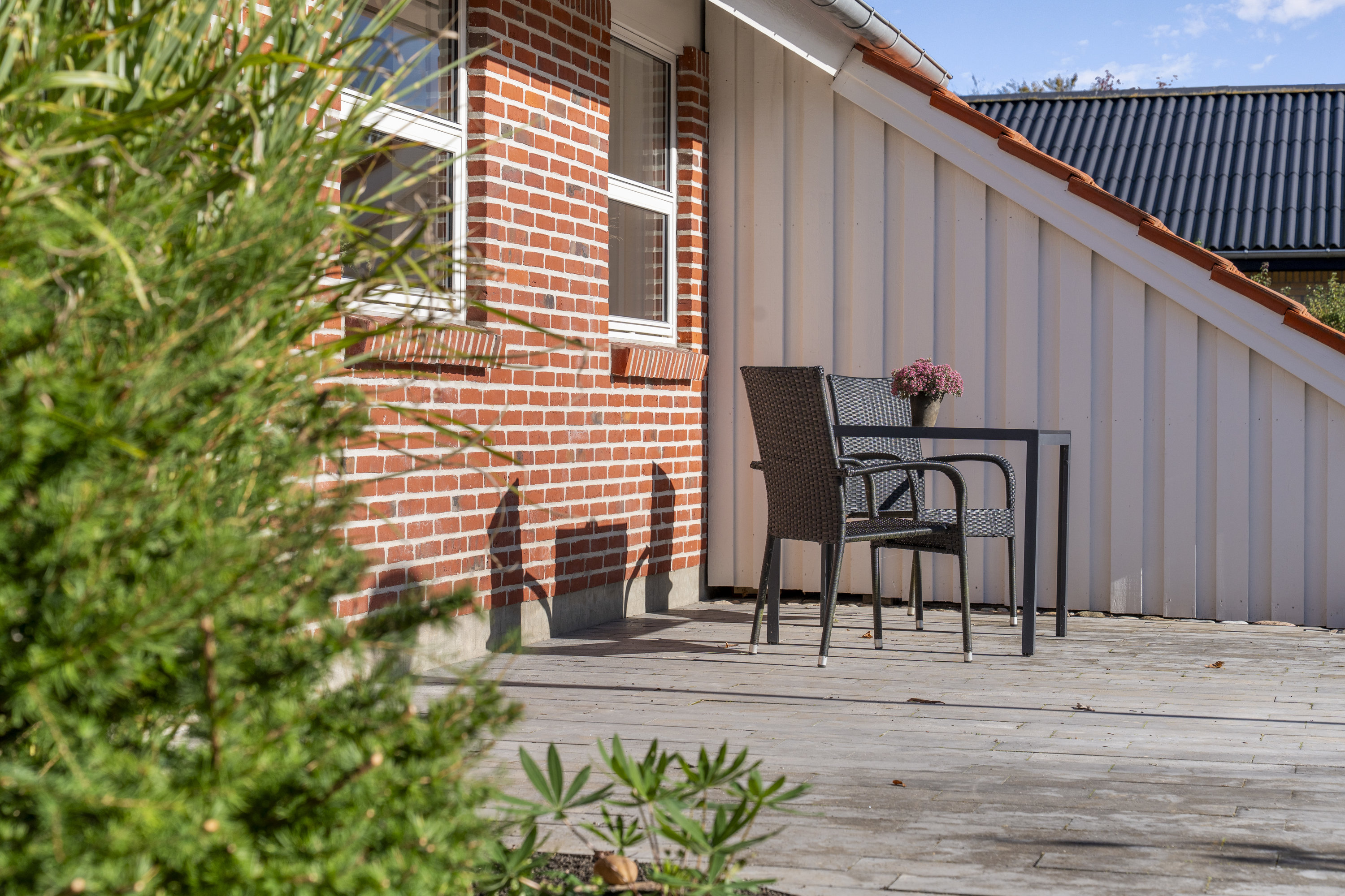 Fremhævet terrasse billede i fuldskærmstilstand. Billede af Plougslundvej 107, 7190 Billund