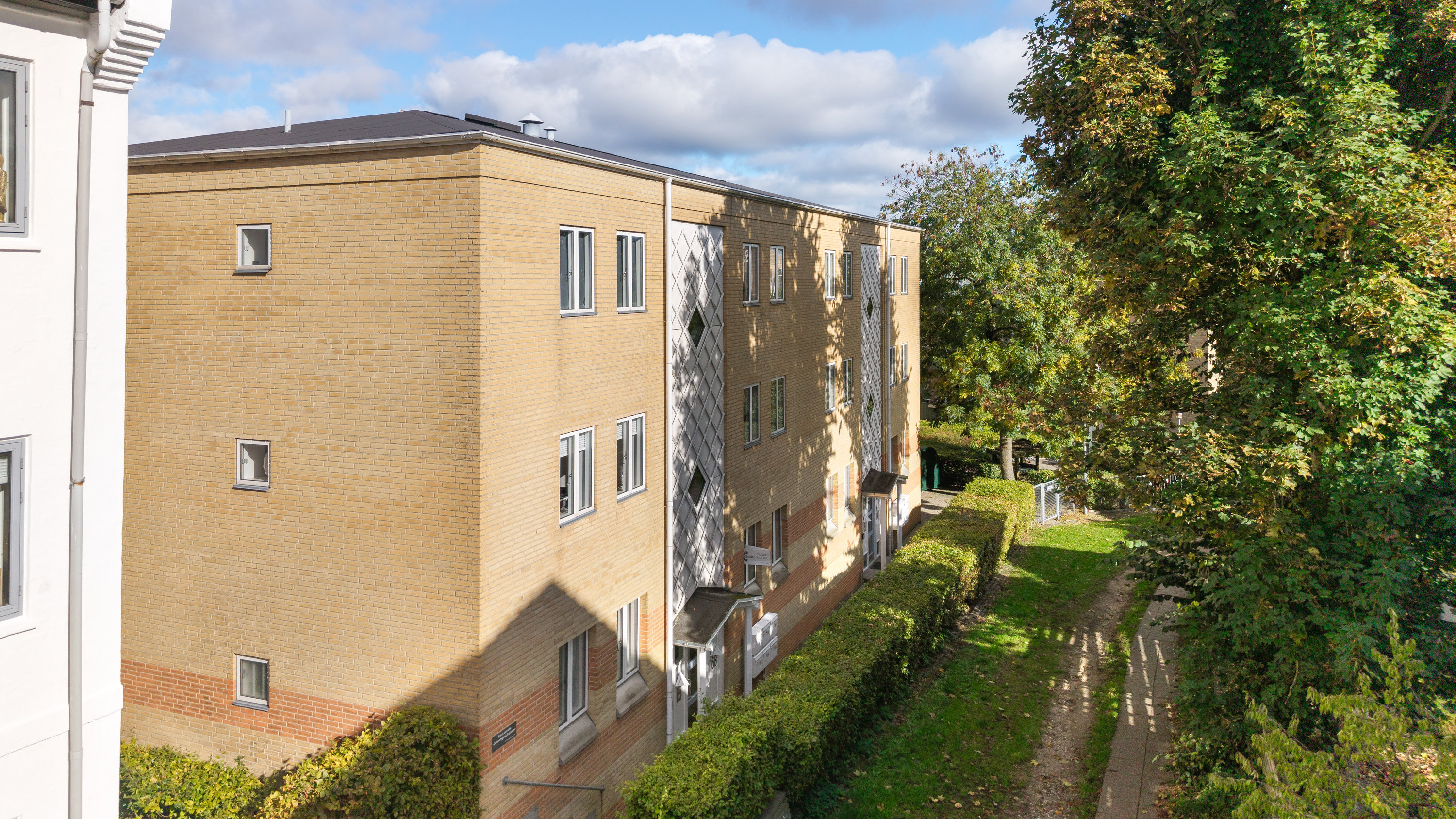 Fremhævet gårdmiljø billede i fuldskærmstilstand. Billede af Nørgaardsvej 16B, st. th., 2800 Kongens Lyngby