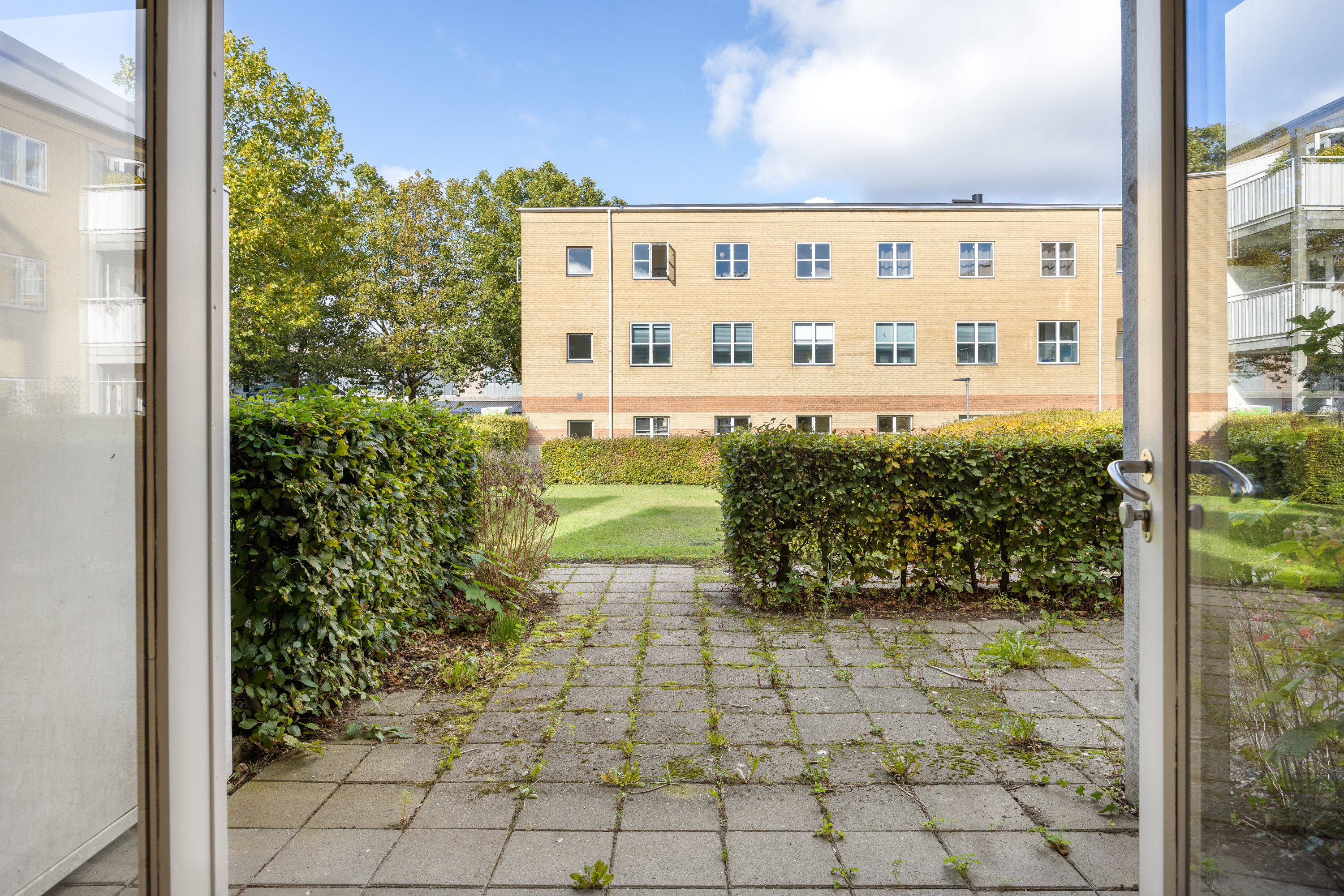 Fremhævet gårdmiljø billede i fuldskærmstilstand. Billede af Nørgaardsvej 16B, st. th., 2800 Kongens Lyngby