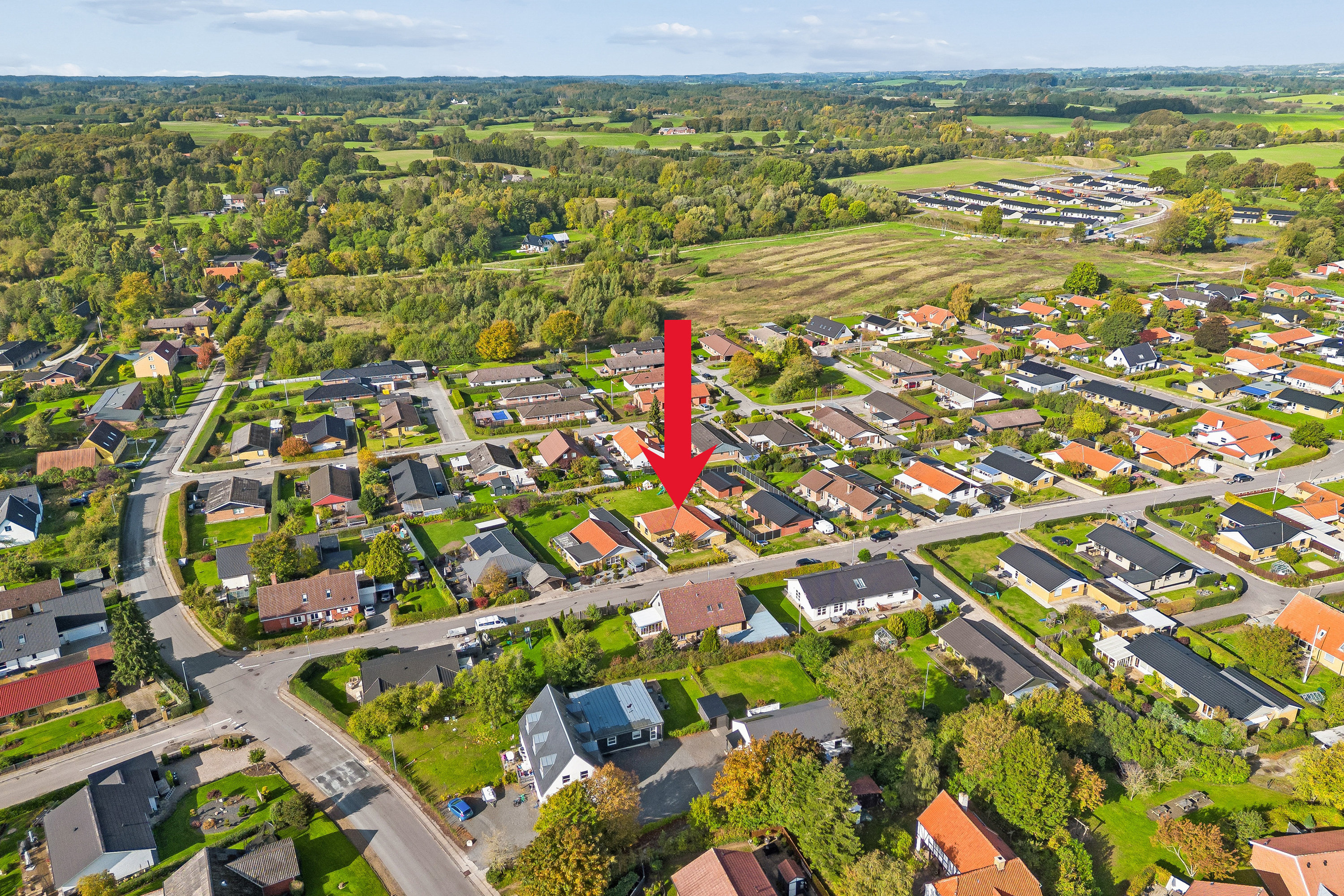 Fremhævet luftfoto billede i fuldskærmstilstand. Billede af Hjertegræsvej 8, Slukefter, 5210 Odense NV