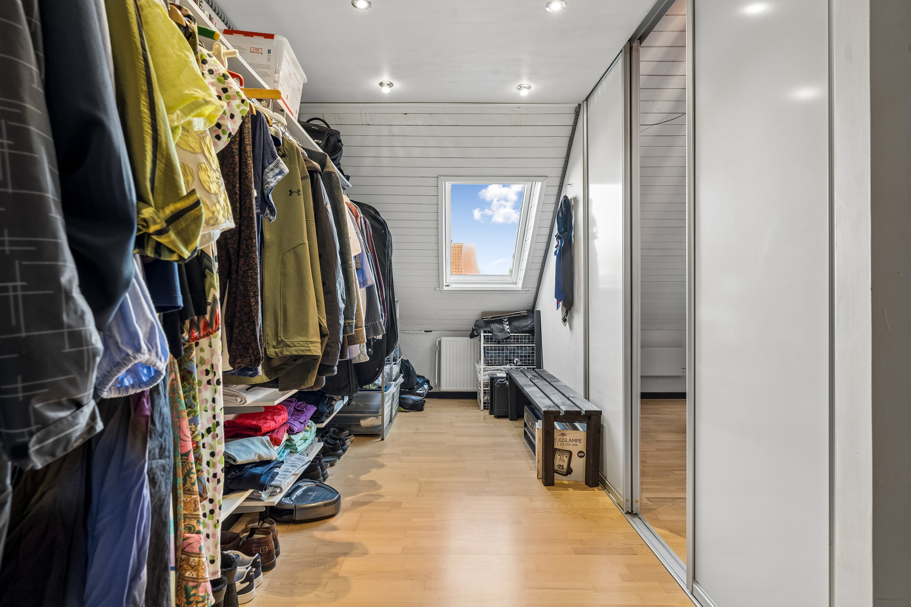 Fremhævet walk-in-closet billede i fuldskærmstilstand. Billede af Østerbrogade 34, 8722 Hedensted
