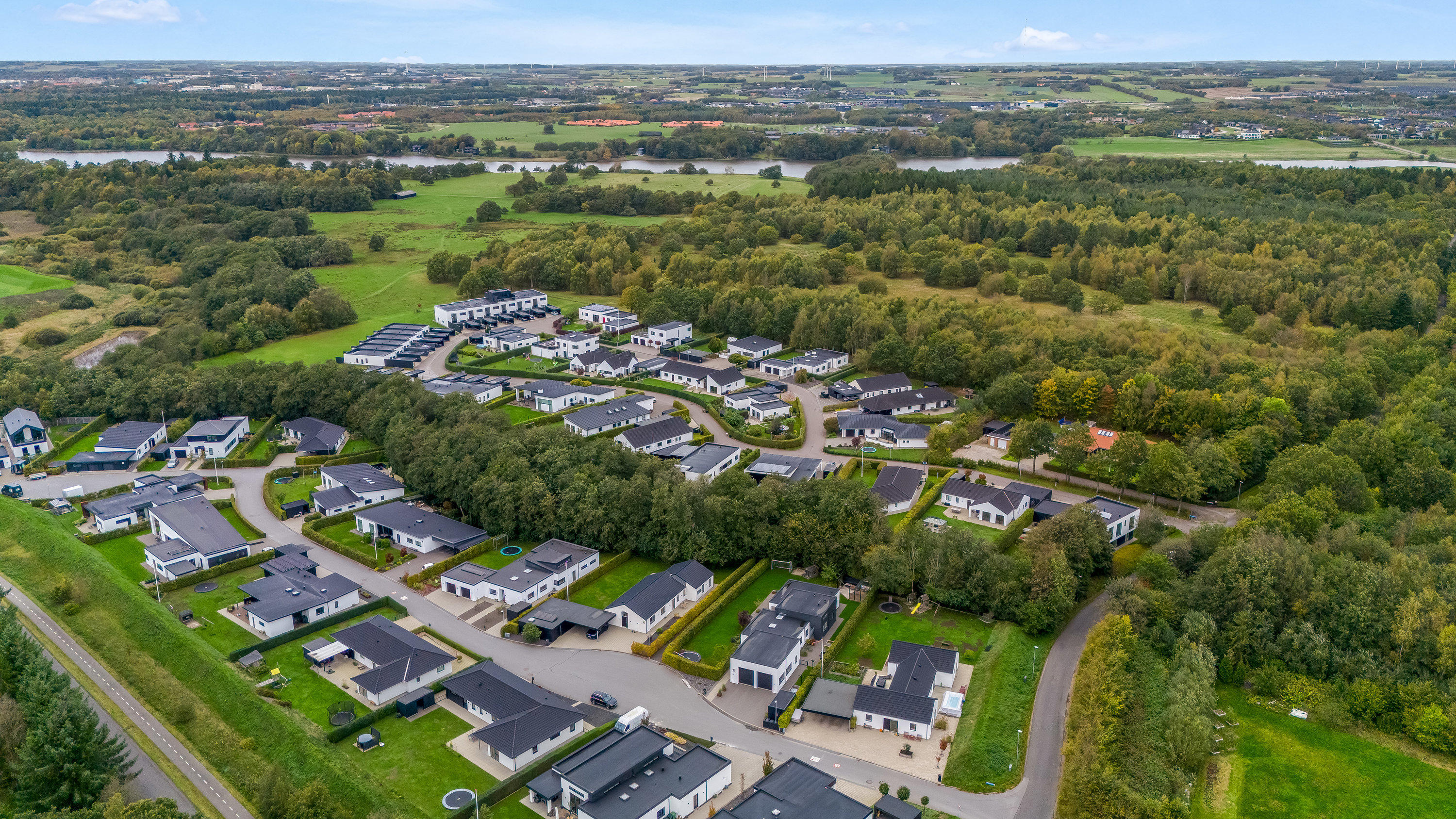 Fremhævet luftfoto billede i fuldskærmstilstand. Billede af Tingagerparken 6, Mejdal, 7500 Holstebro