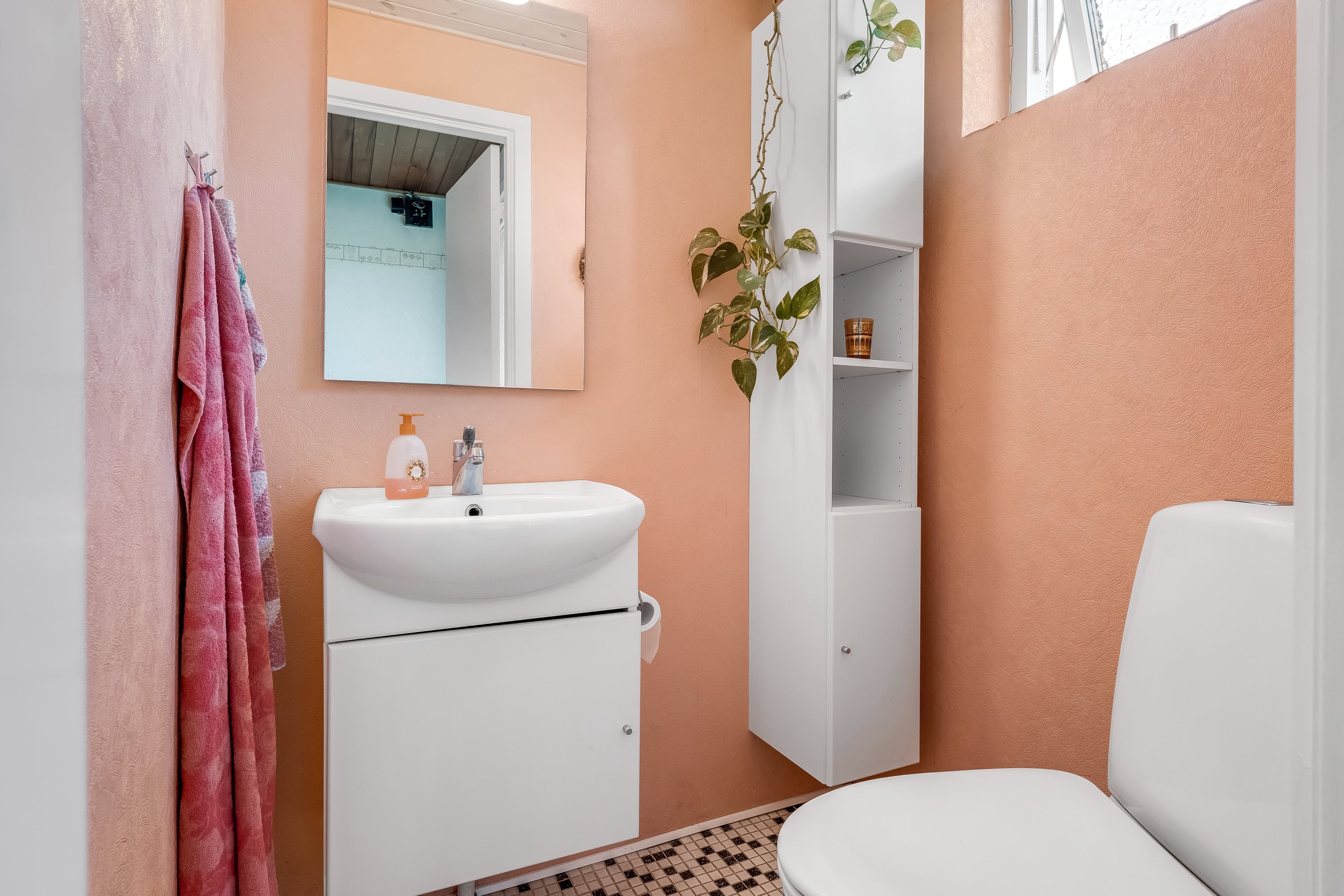 Fremhævet toilet billede i fuldskærmstilstand. Billede af Møllevænget 13, 4913 Horslunde