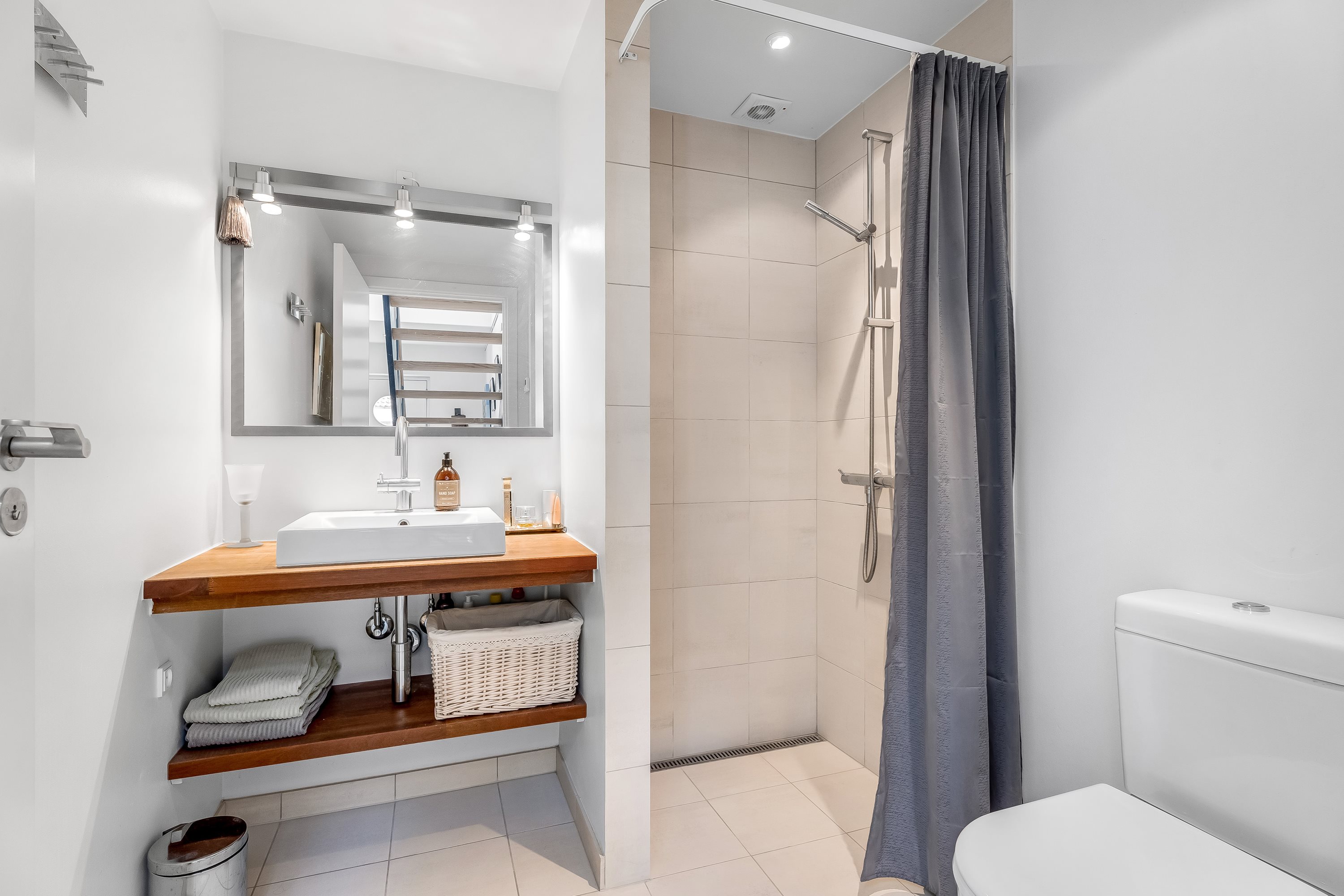 Fremhævet badeværelse billede i fuldskærmstilstand. Billede af Gåbense Strandvej 61G, 4840 Nørre Alslev