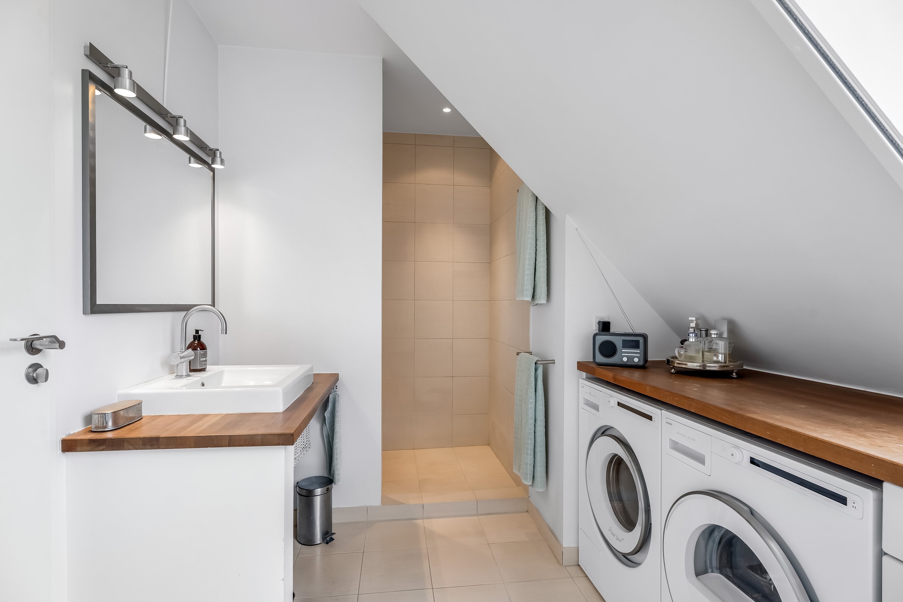 Fremhævet badeværelse billede i fuldskærmstilstand. Billede af Gåbense Strandvej 61G, 4840 Nørre Alslev