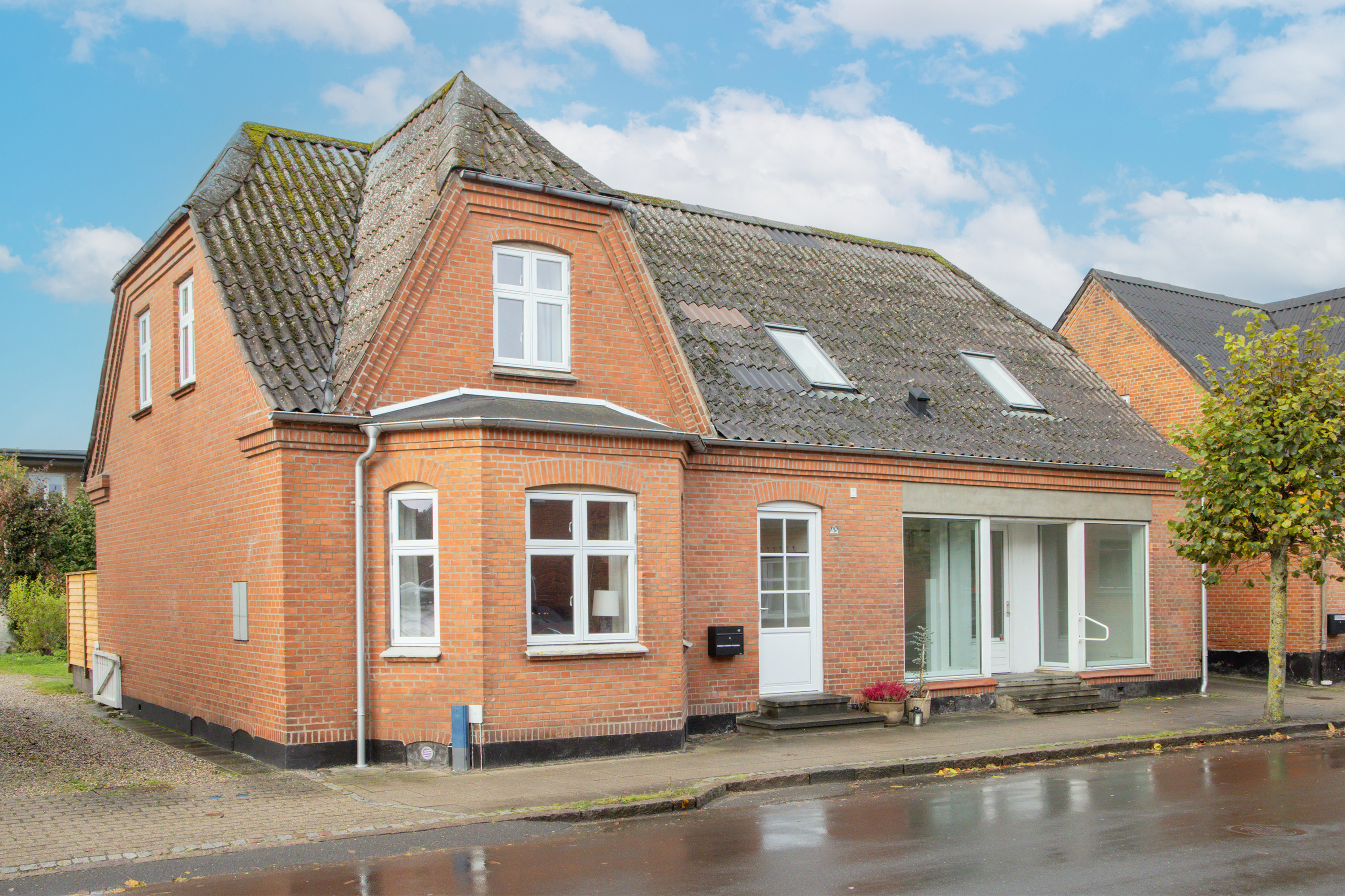 Villa: Ejendommen på Hovedgaden 45, 8832 Skals