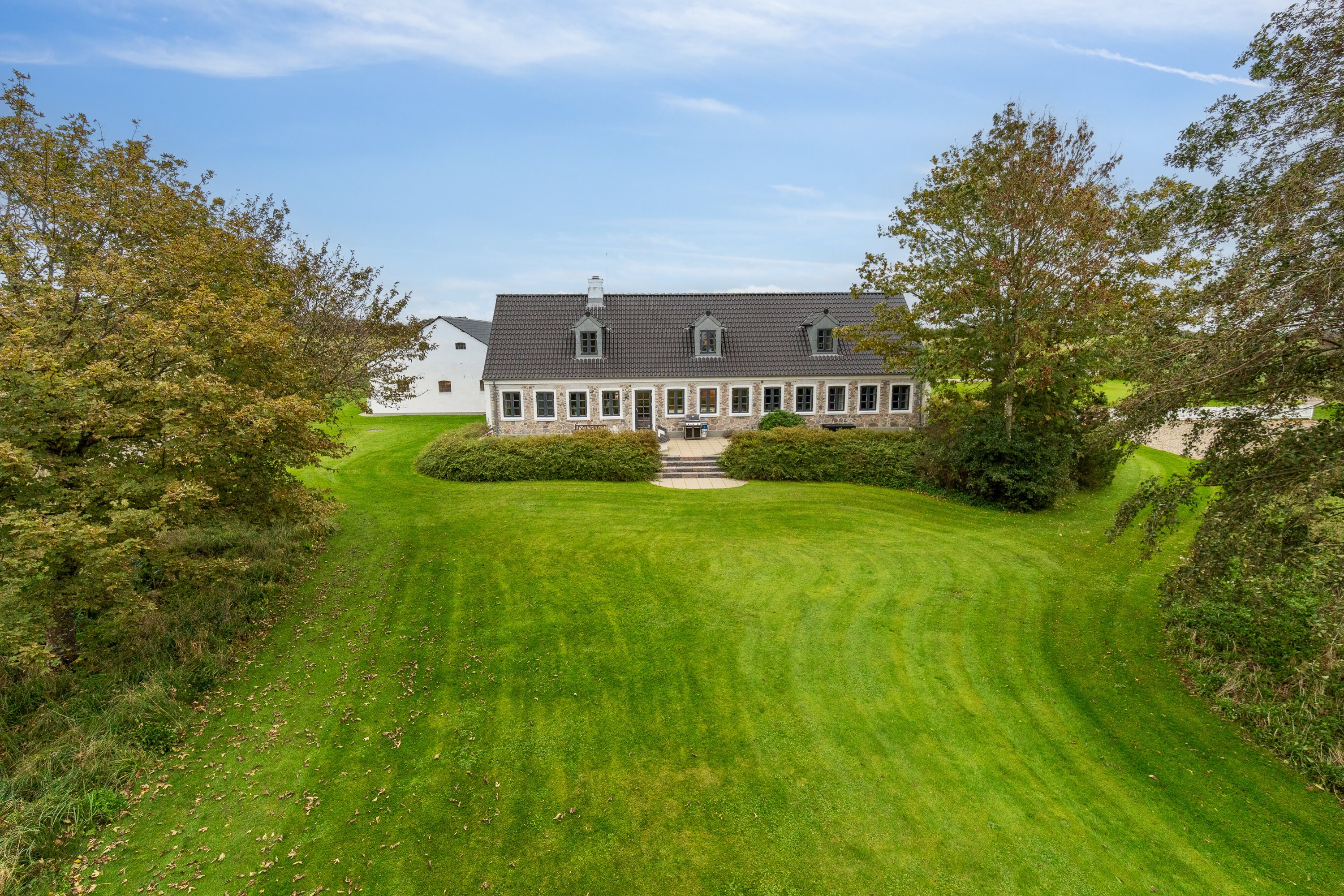 Fremhævet set fra haven billede i fuldskærmstilstand. Billede af Gedsteddalen 9, V Hornum, 9640 Farsø