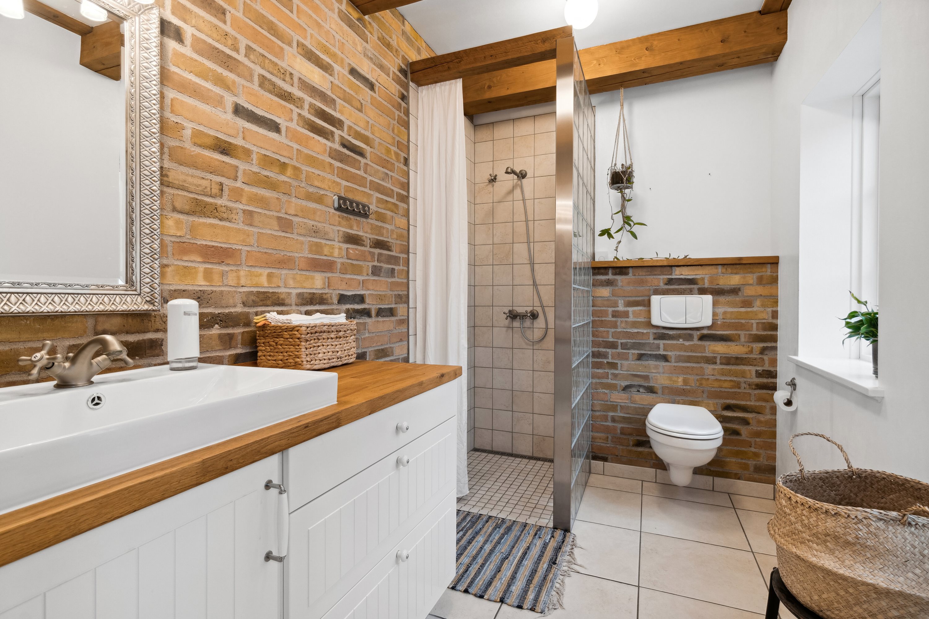 Fremhævet gæstebadeværelse billede i fuldskærmstilstand. Billede af Gedsteddalen 9, V Hornum, 9640 Farsø